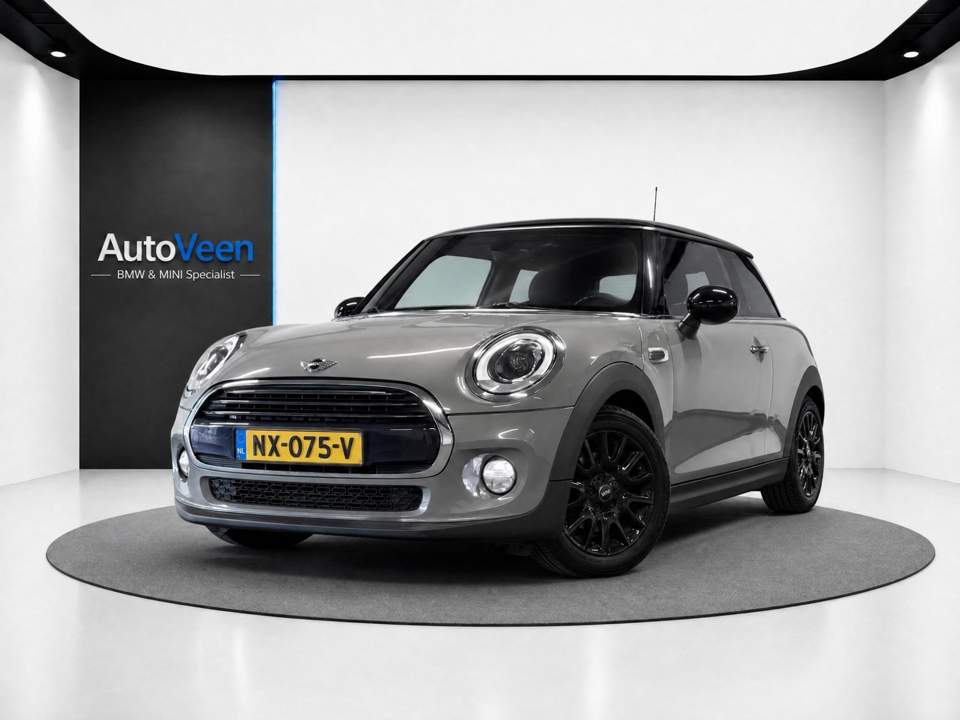 Mini Cooper 1.5 Cooper Chili Business (LED, NAVI, CRUISE, CLIMATE CONTROL) 2017 - voorkant