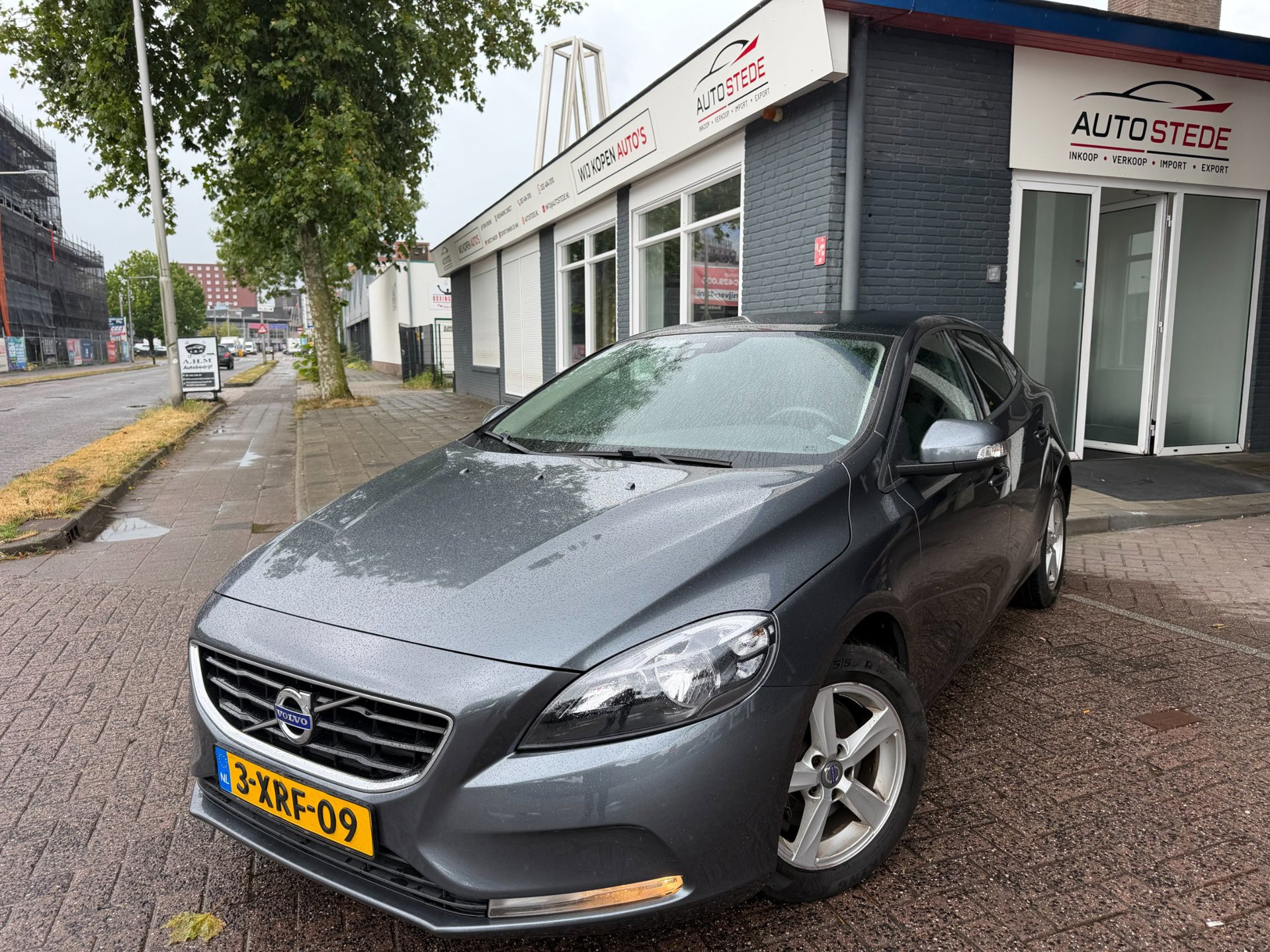 Volvo V40 1.6 T3 Summum AIRCO 2013 - voorkant