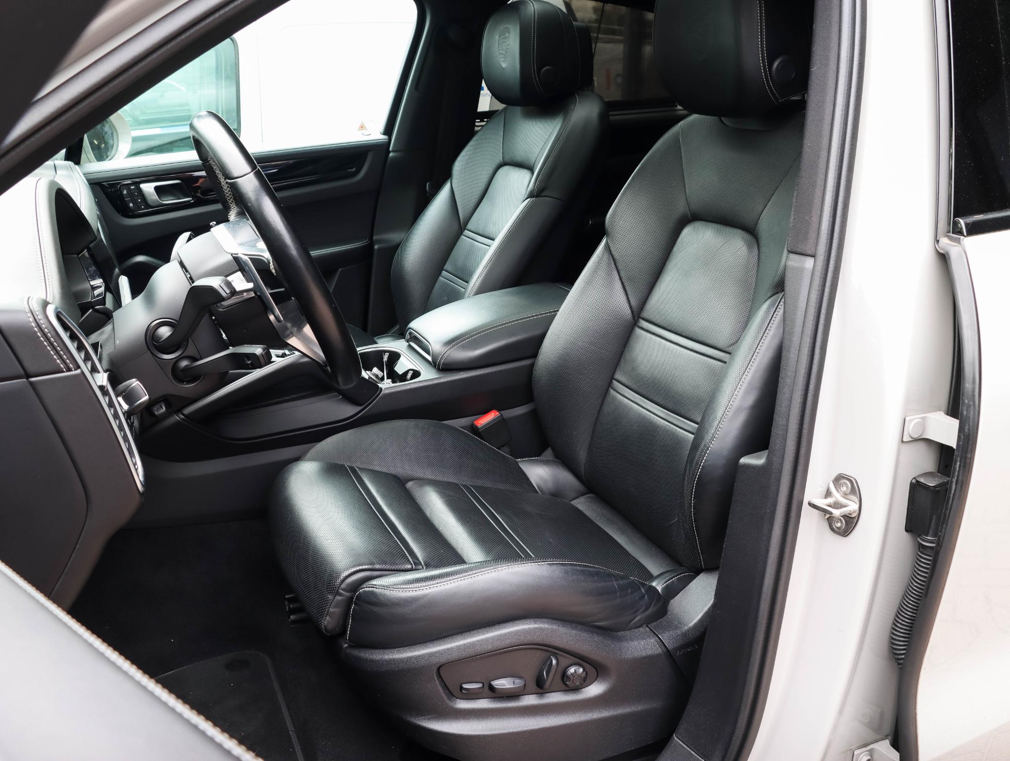 Foto van Porsche Cayenne E-hybrid