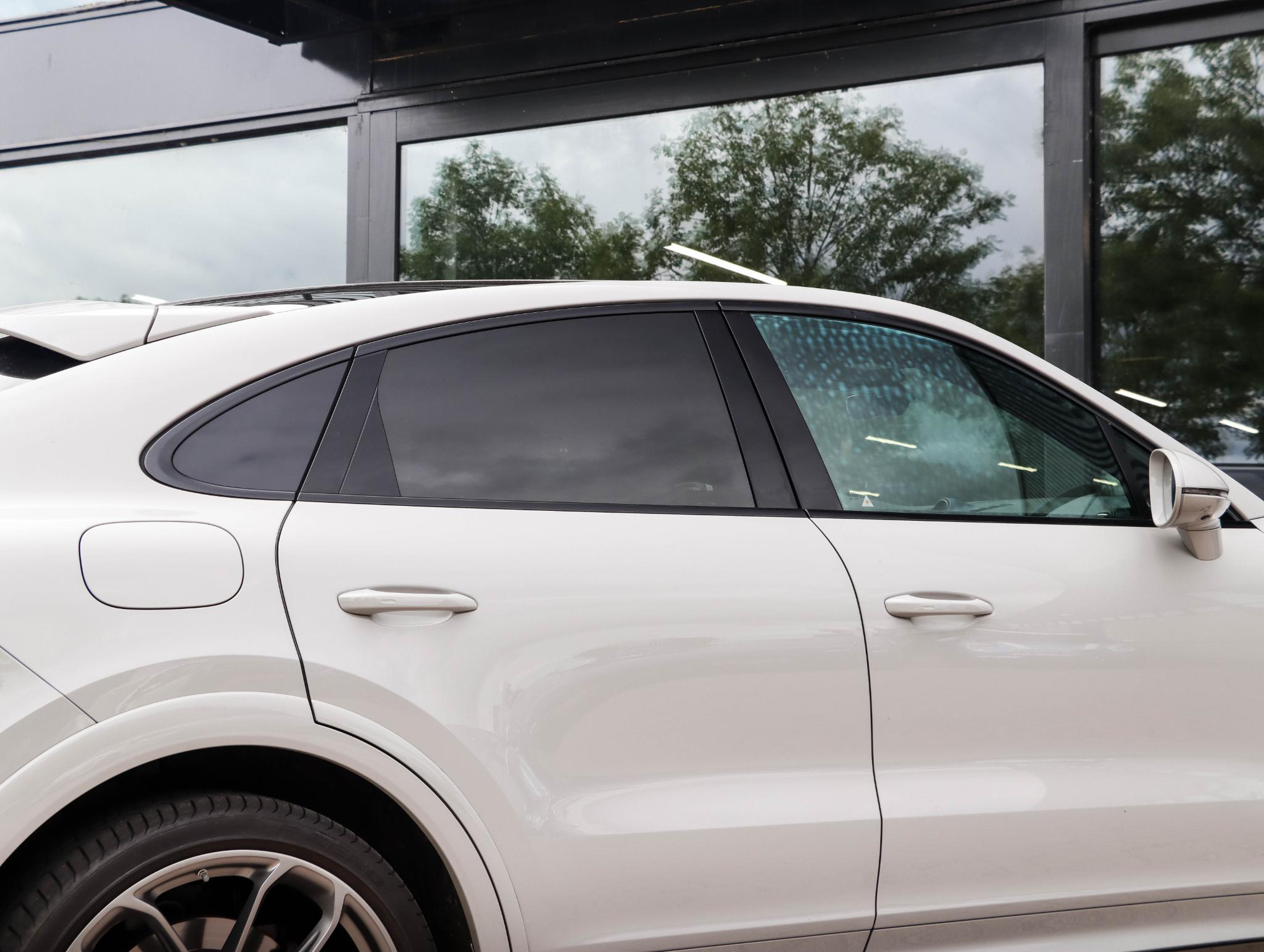 Foto van Porsche Cayenne E-hybrid