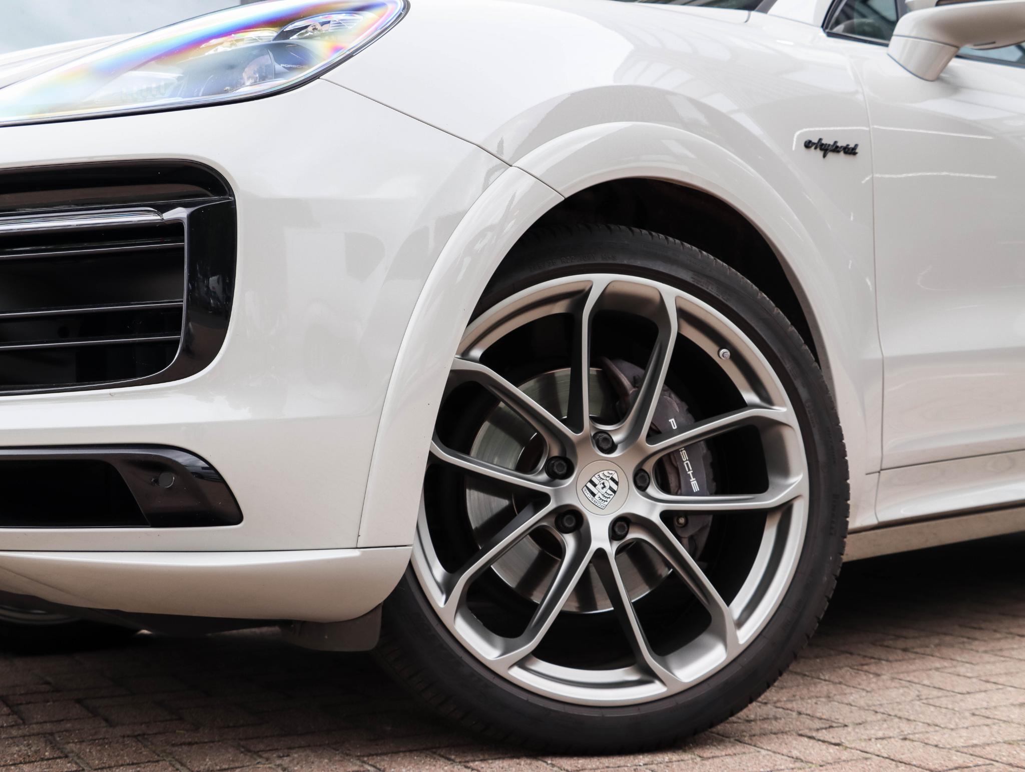 Foto van Porsche Cayenne E-hybrid
