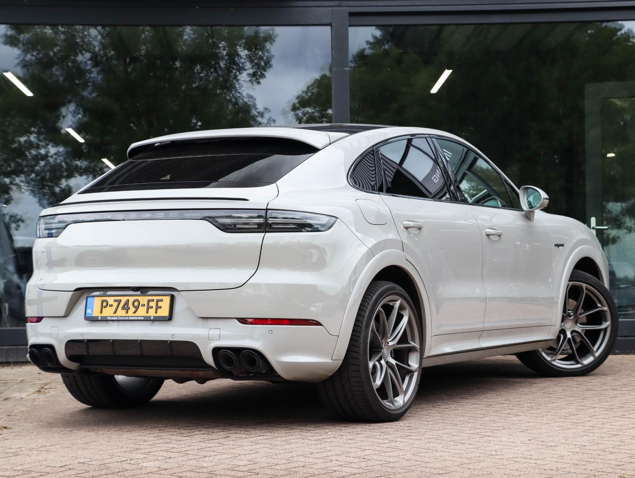 Foto van Porsche Cayenne E-hybrid