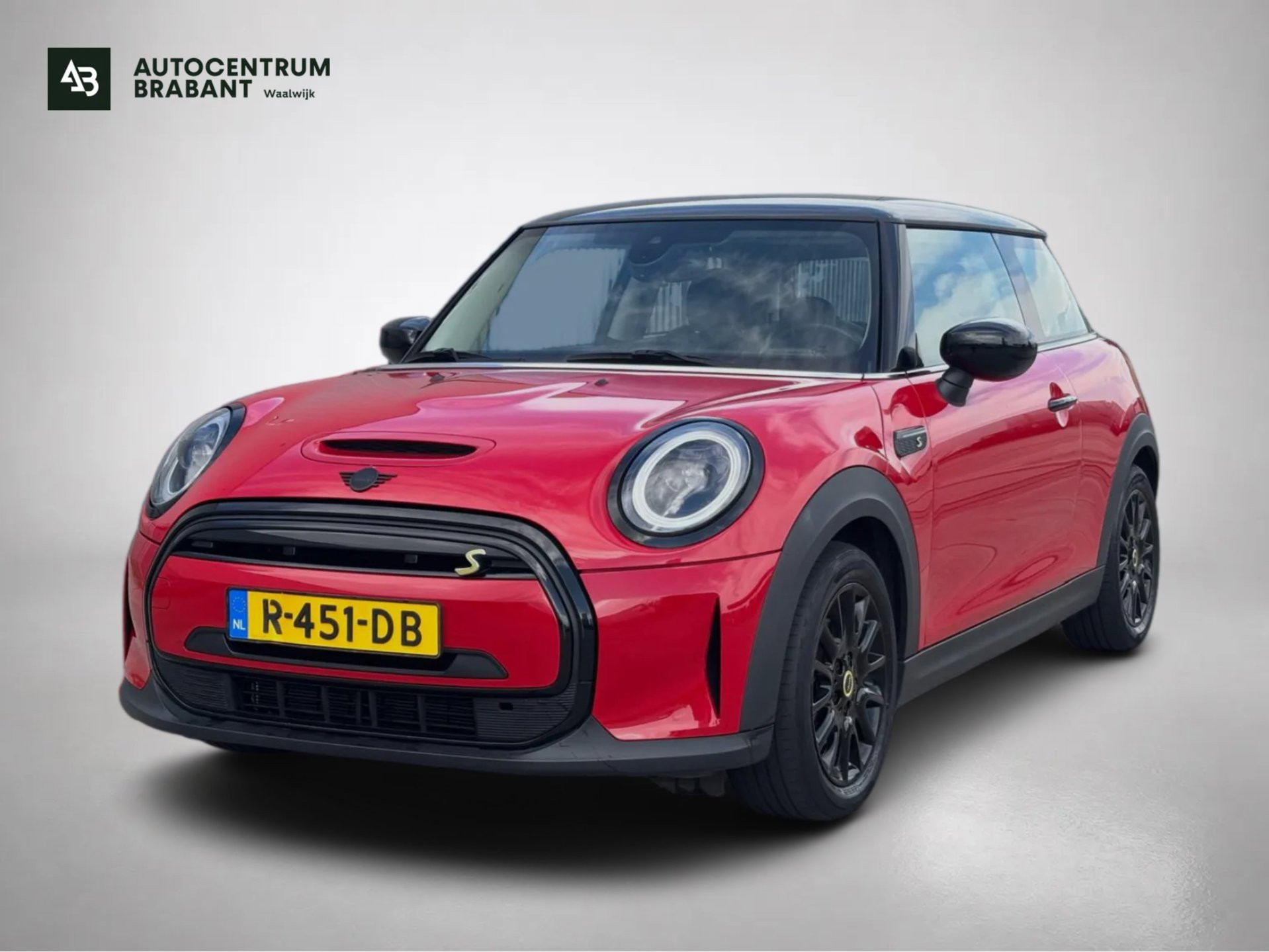 Mini Cooper Se MINI Yours 33 kWh (NL-auto, 1e Eig, BTW, Camera, Carplay, Climate Con, Navi, Parkeersensor, Etc) 2022 - voorkant
