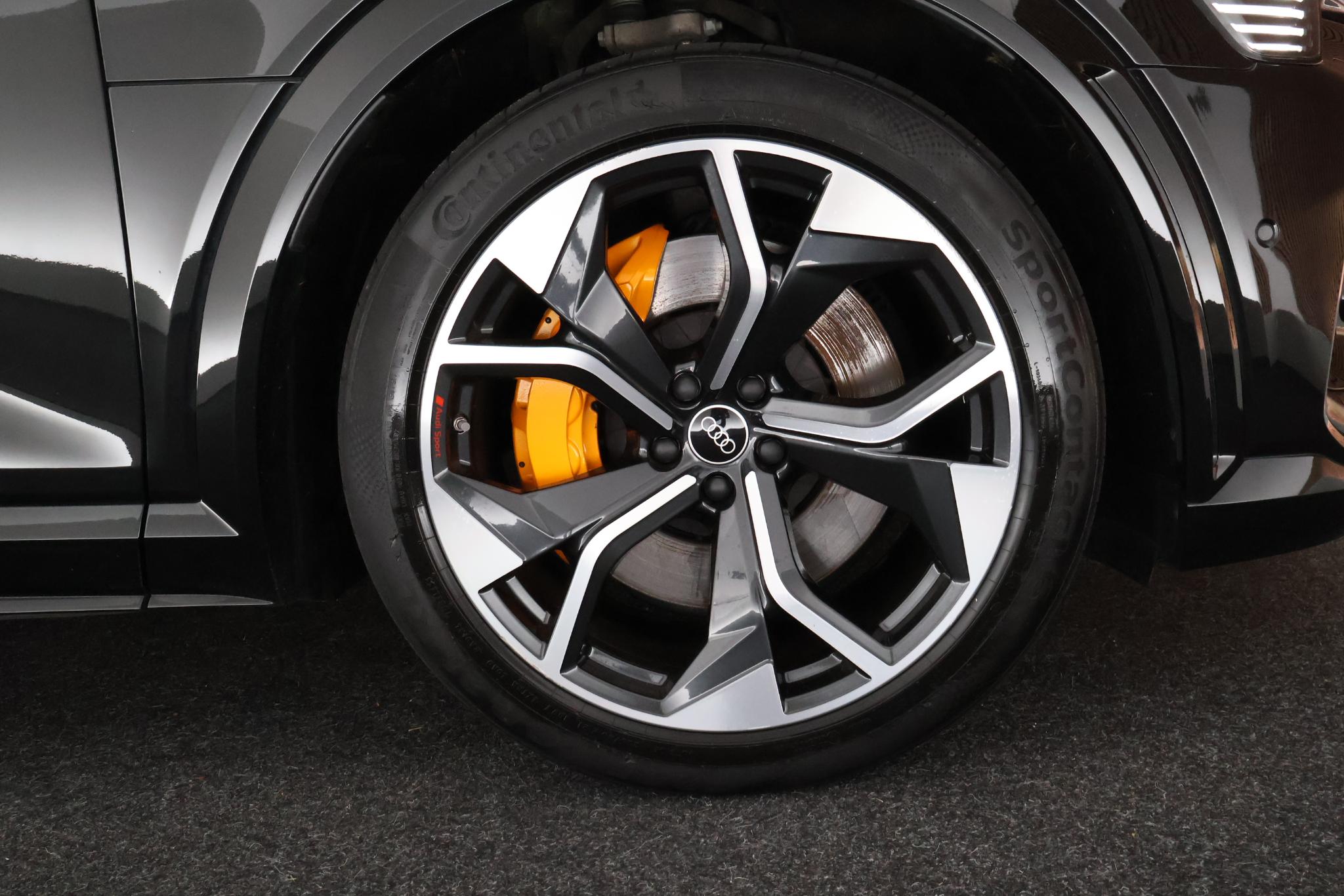 Foto van Audi E-tron S