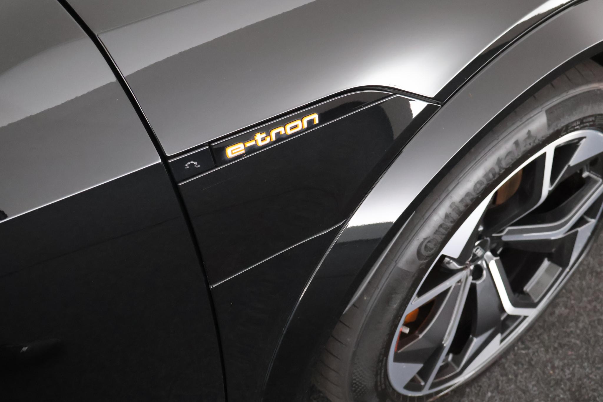 Foto van Audi E-tron S