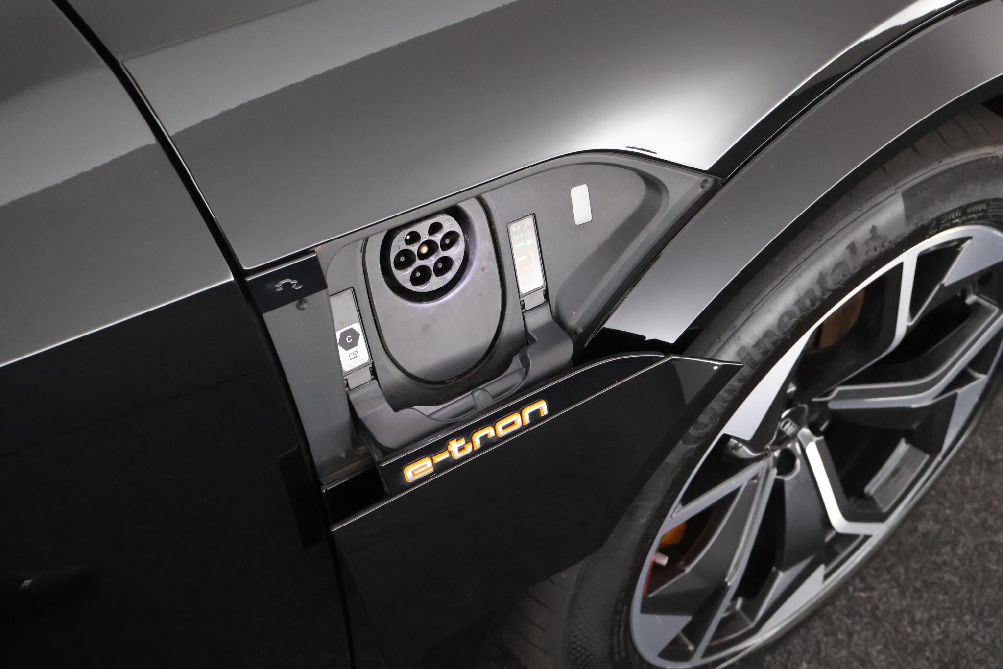 Foto van Audi E-tron S