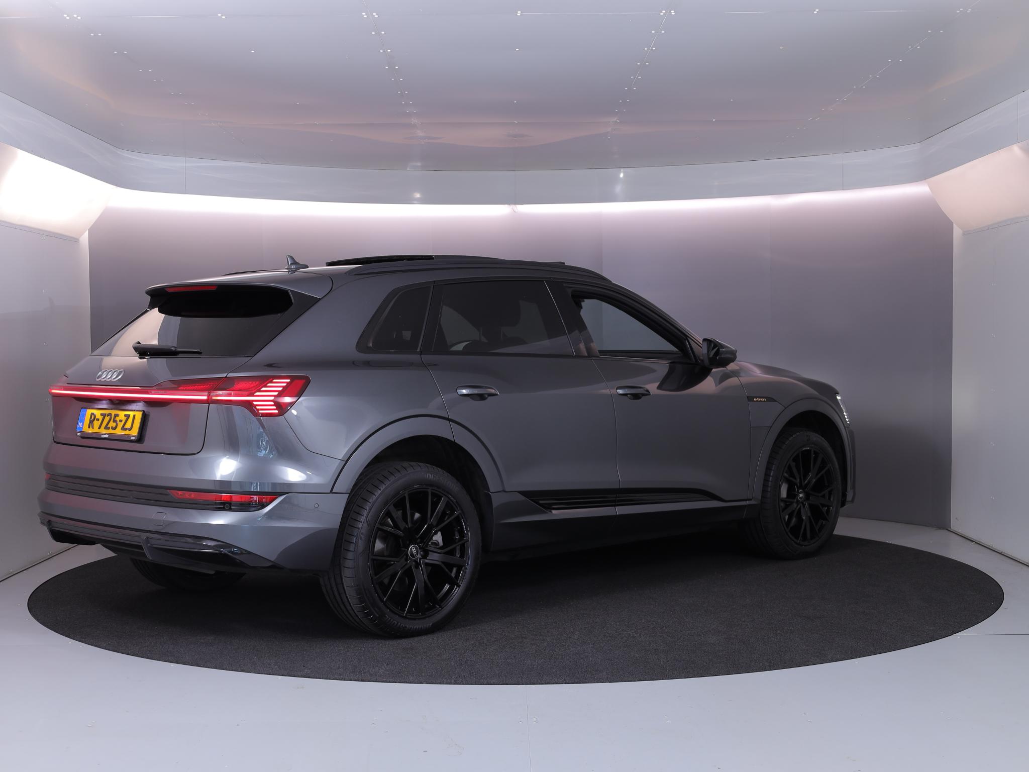 Foto van Audi E-tron 55