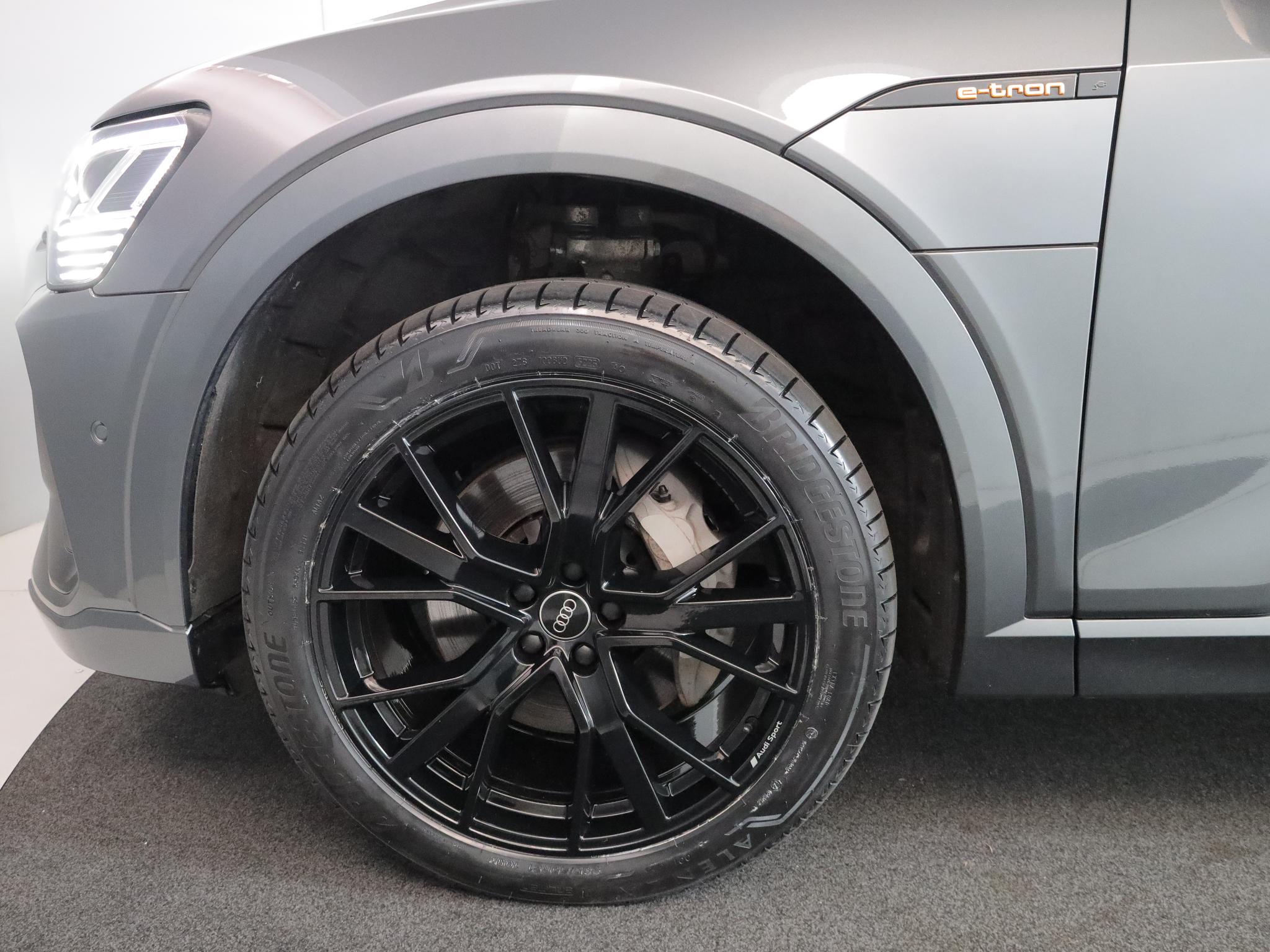 Foto van Audi E-tron 55