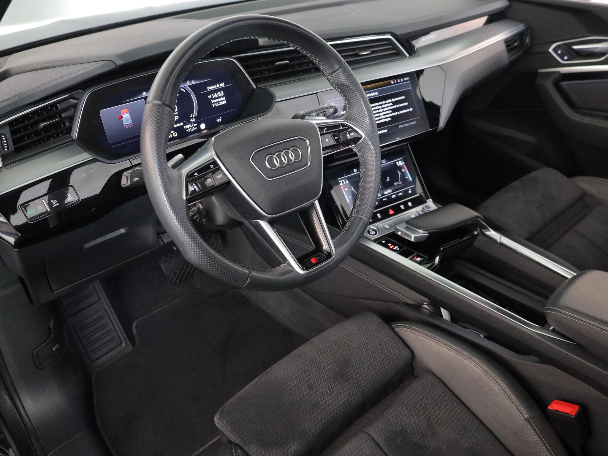 Foto van Audi E-tron 55