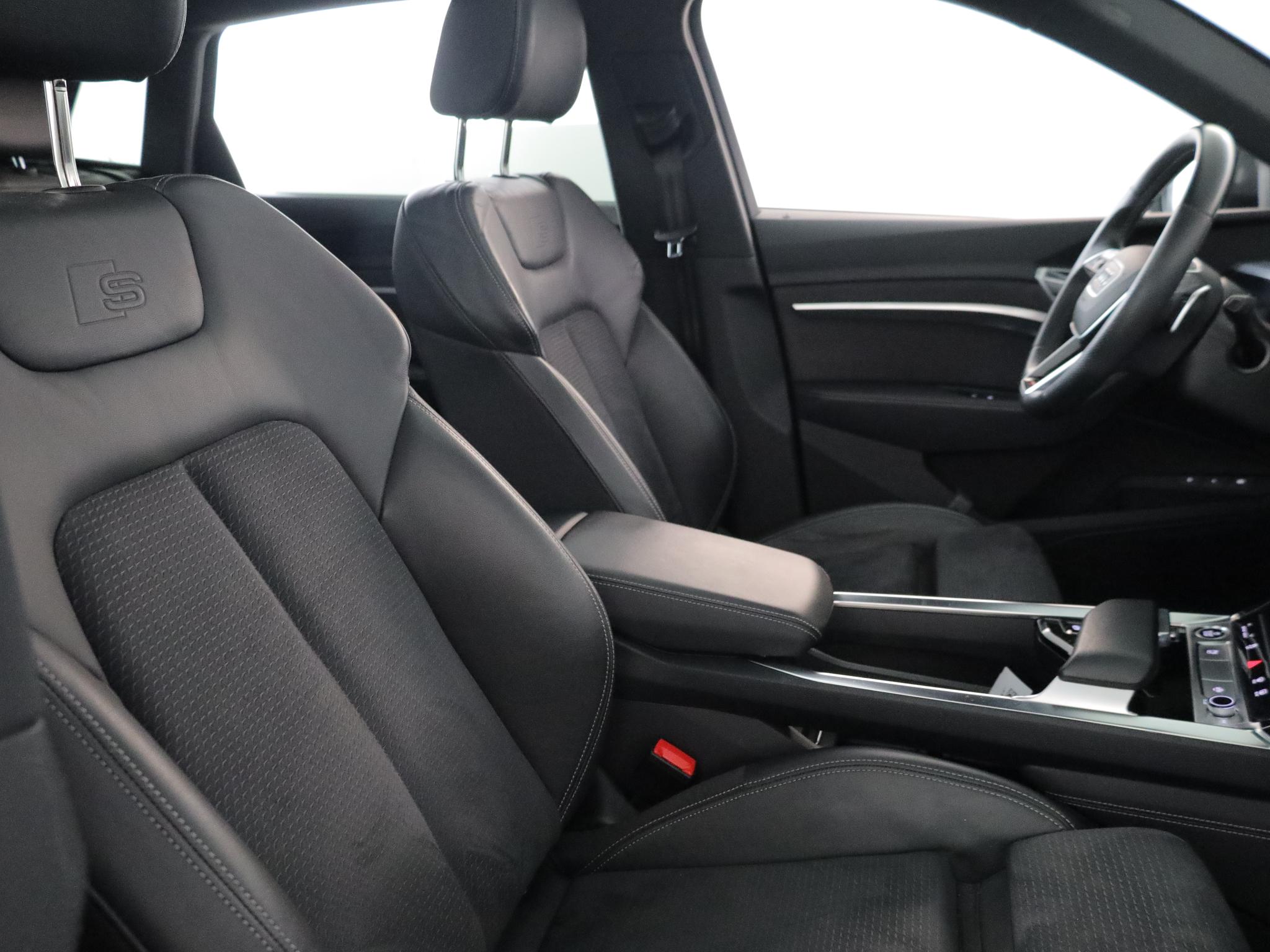 Foto van Audi E-tron 55