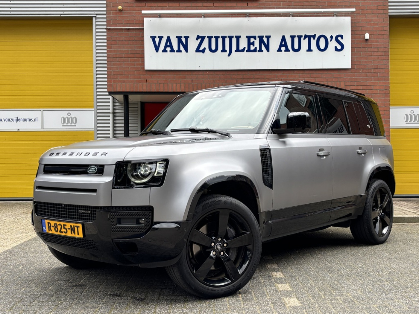 Land Rover Defender 110 P400e HSE X-Dynamic Pano 22'' Meridian 360° Trekhaak Ventilatie 2022 - voorkant