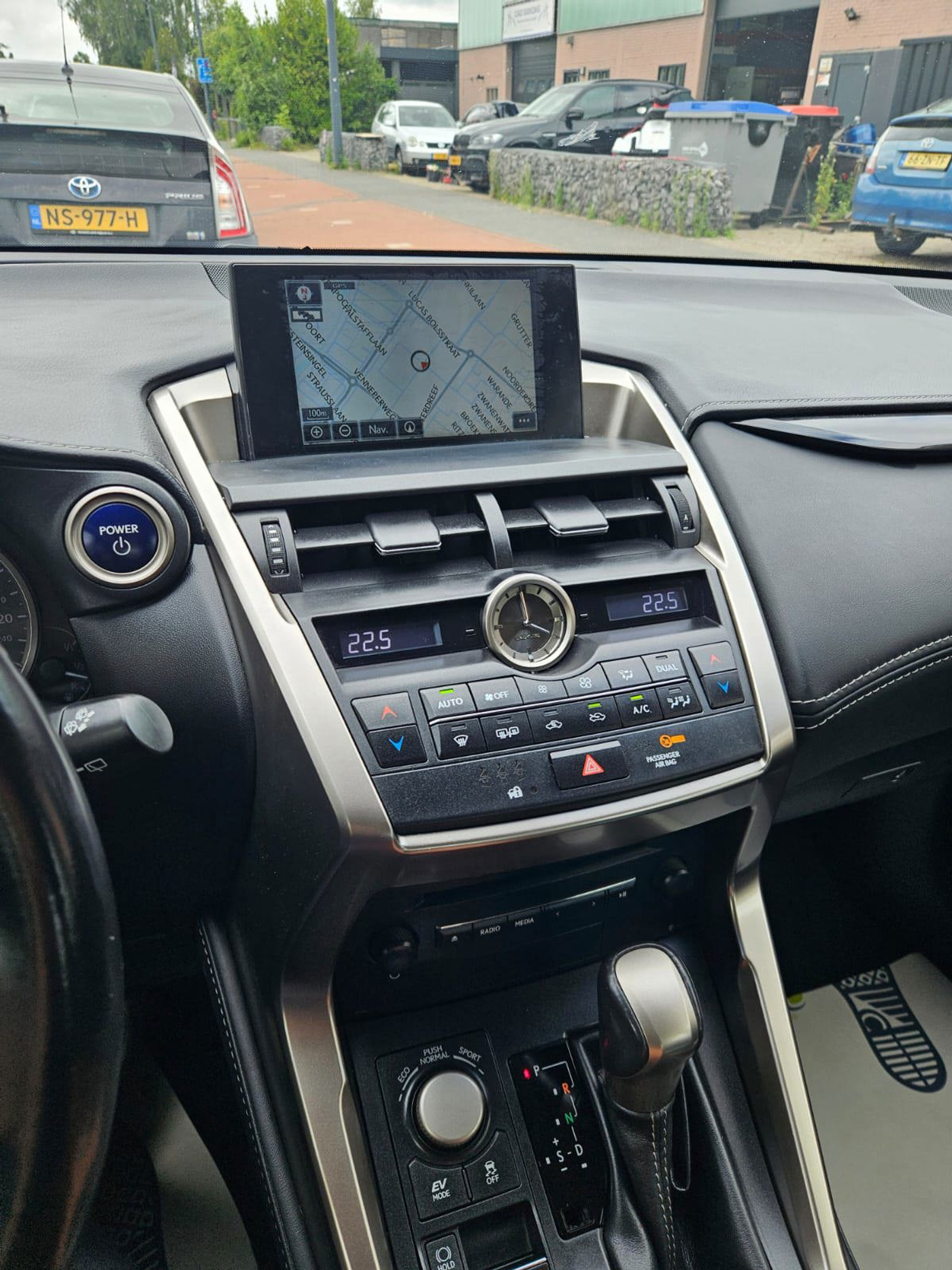 Foto van Lexus Lexus Nx300h