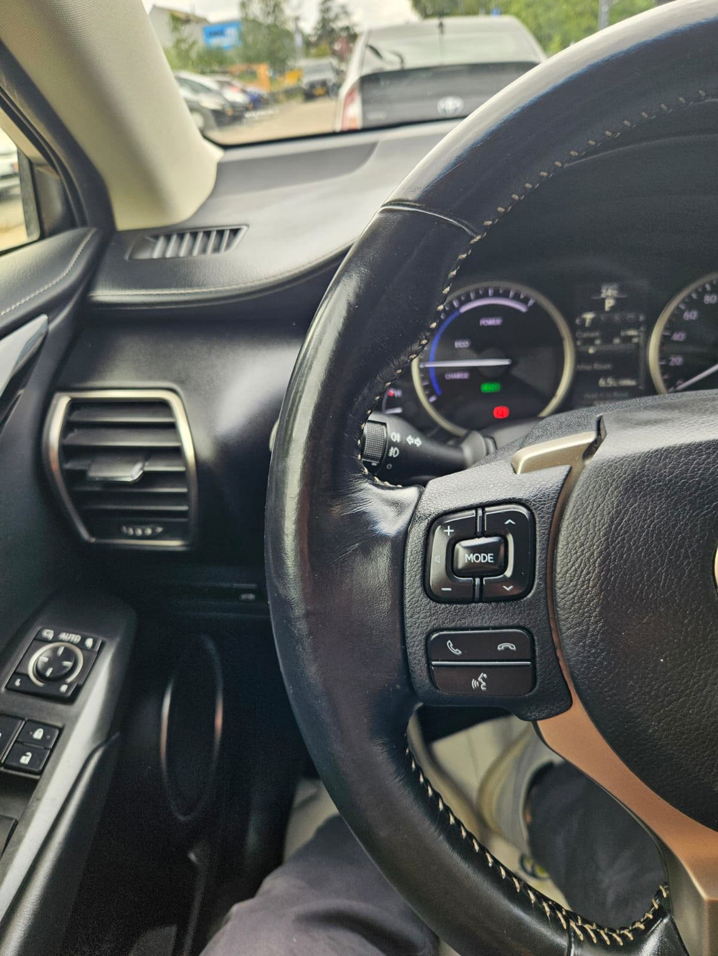 Foto van Lexus Lexus Nx300h
