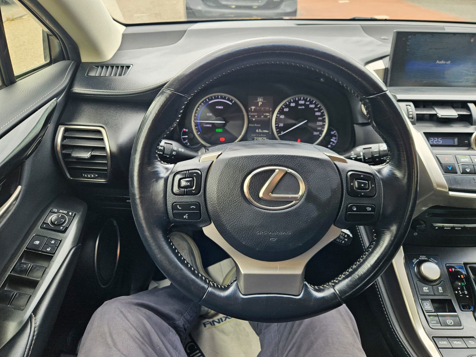 Foto van Lexus Lexus Nx300h