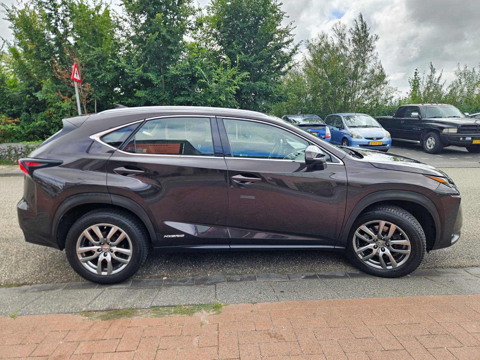 Foto van Lexus Lexus Nx300h