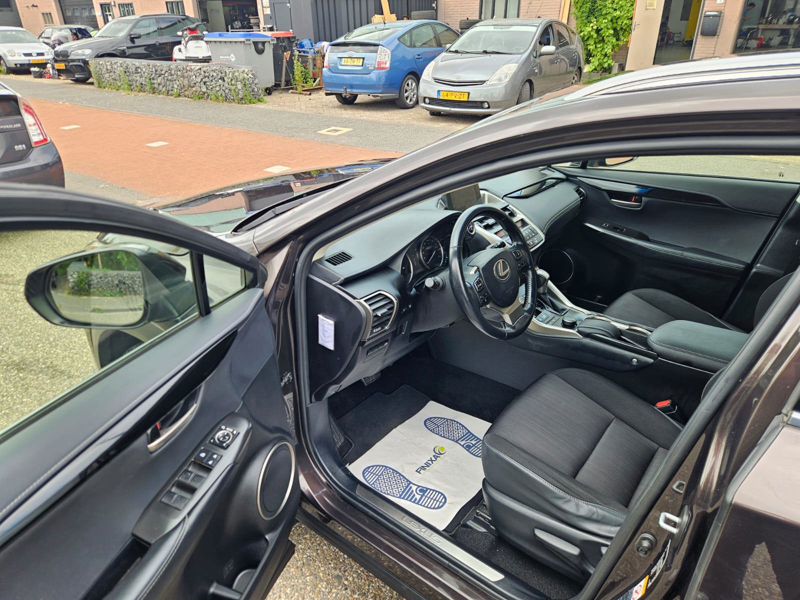 Foto van Lexus Lexus Nx300h