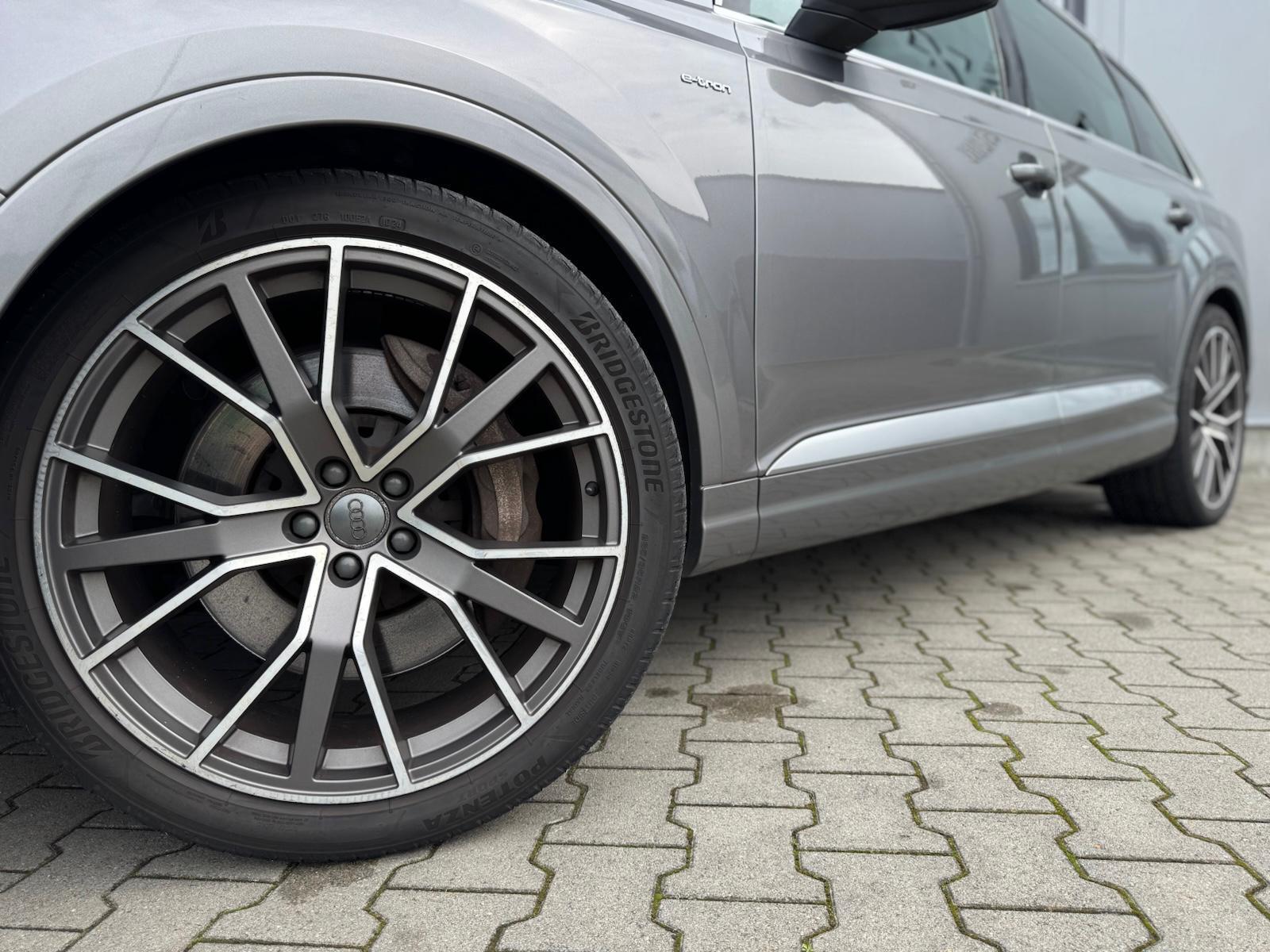 Foto van Audi Q7 E-tron