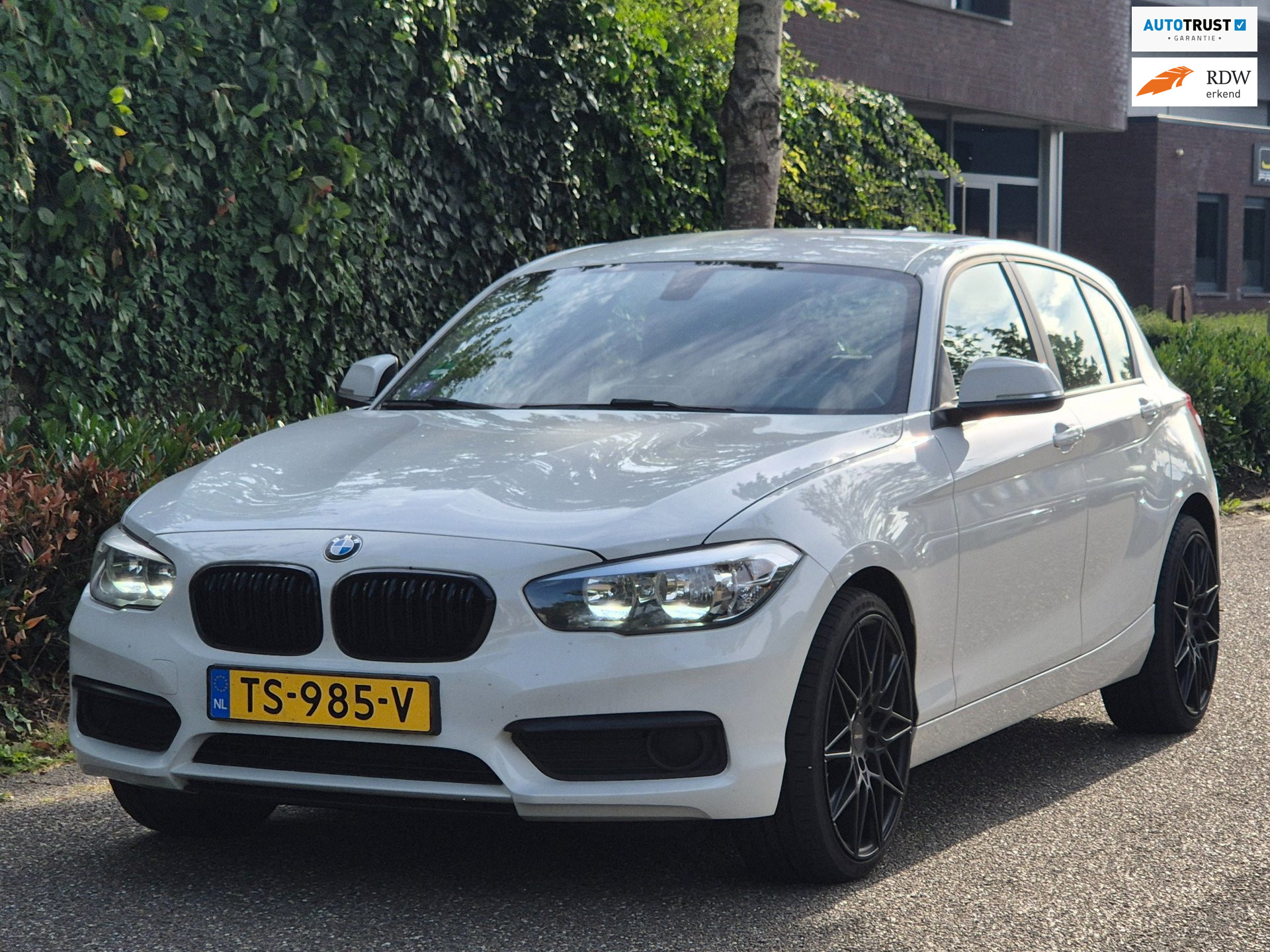 BMW 116i 116i Essential 2015 - voorkant