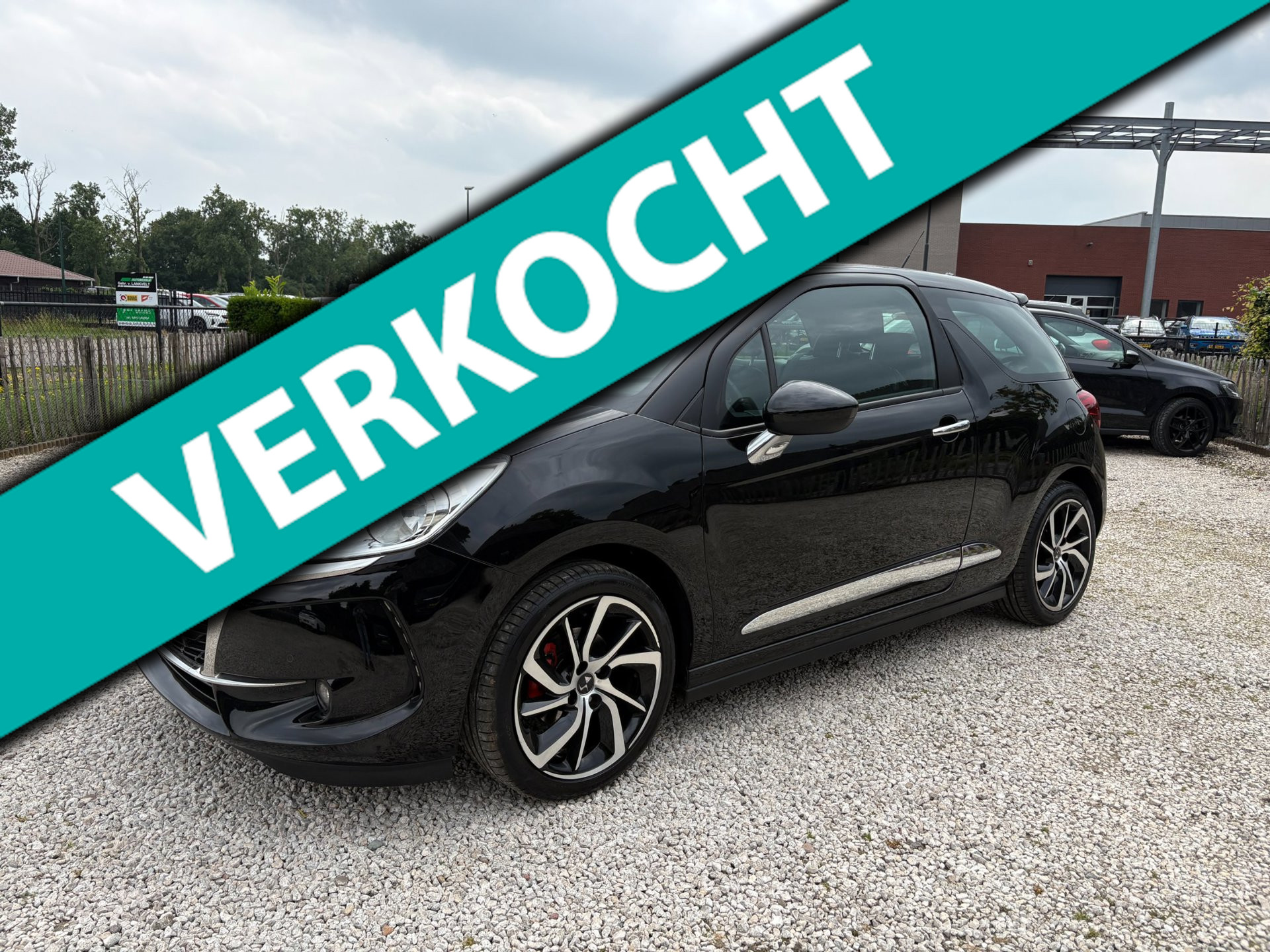 DS DS 3 1.2 110pk So Chic Camera, Climate, Apple Carplay 2016 - voorkant