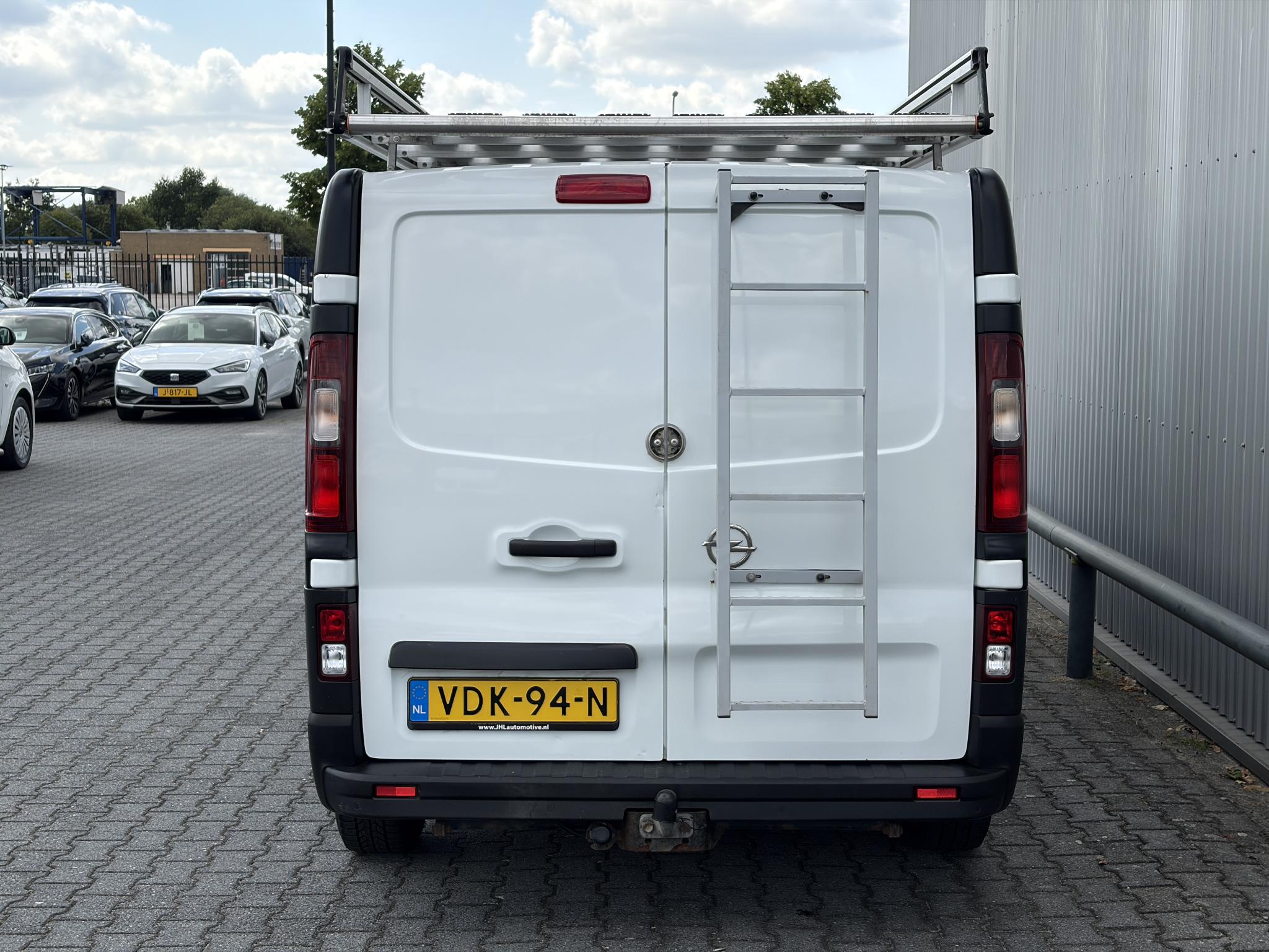 Foto van Opel Vivaro-b
