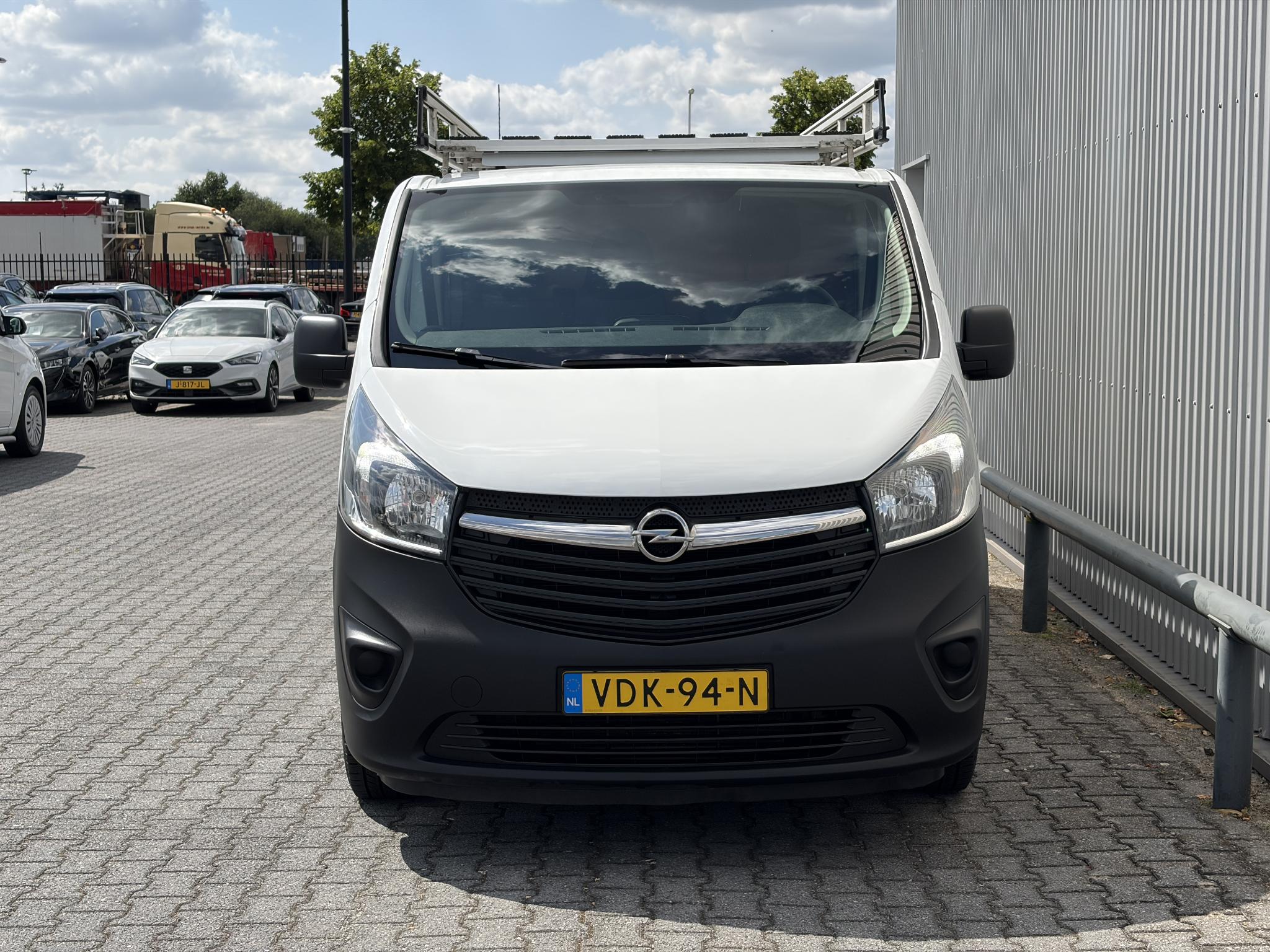 Foto van Opel Vivaro-b