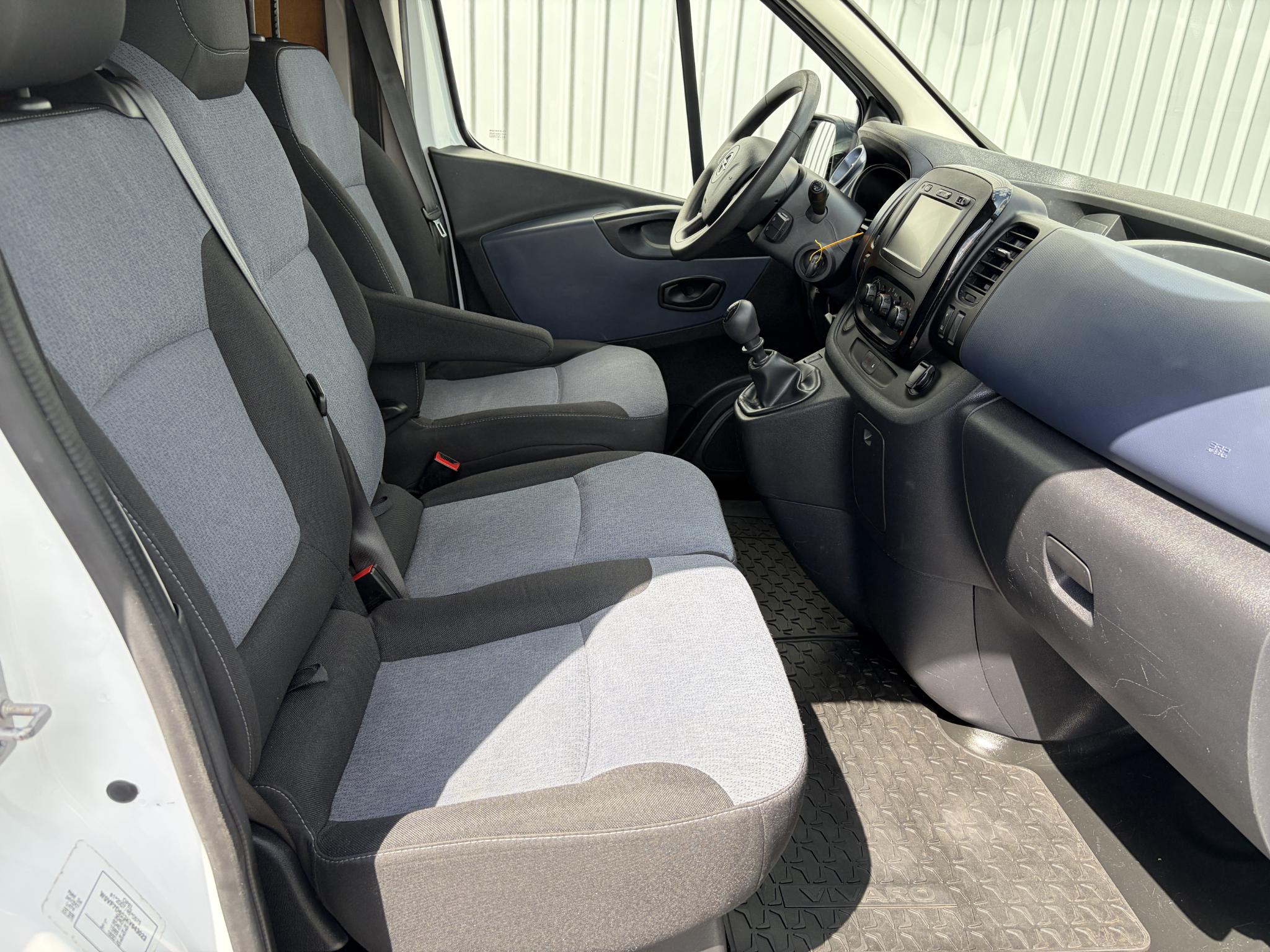 Foto van Opel Vivaro-b