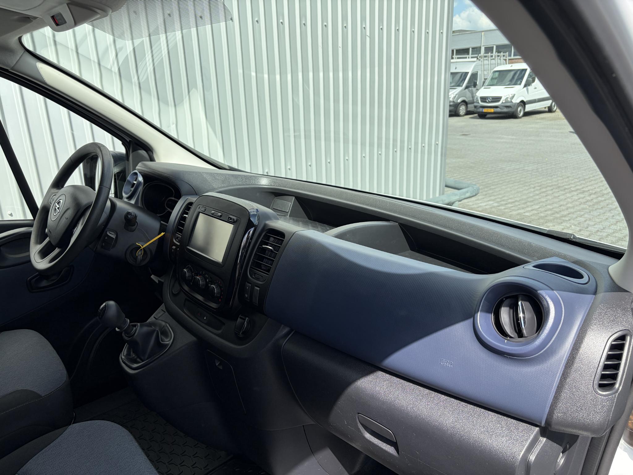Foto van Opel Vivaro-b