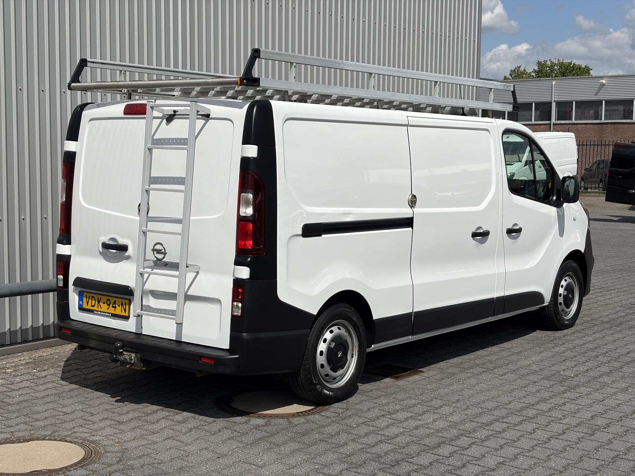 Foto van Opel Vivaro-b