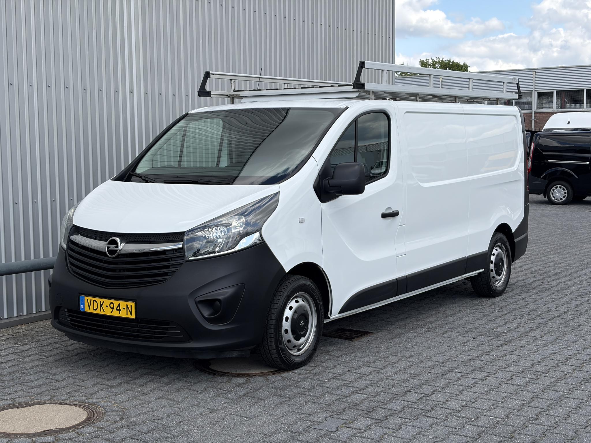 Foto van Opel Vivaro-b