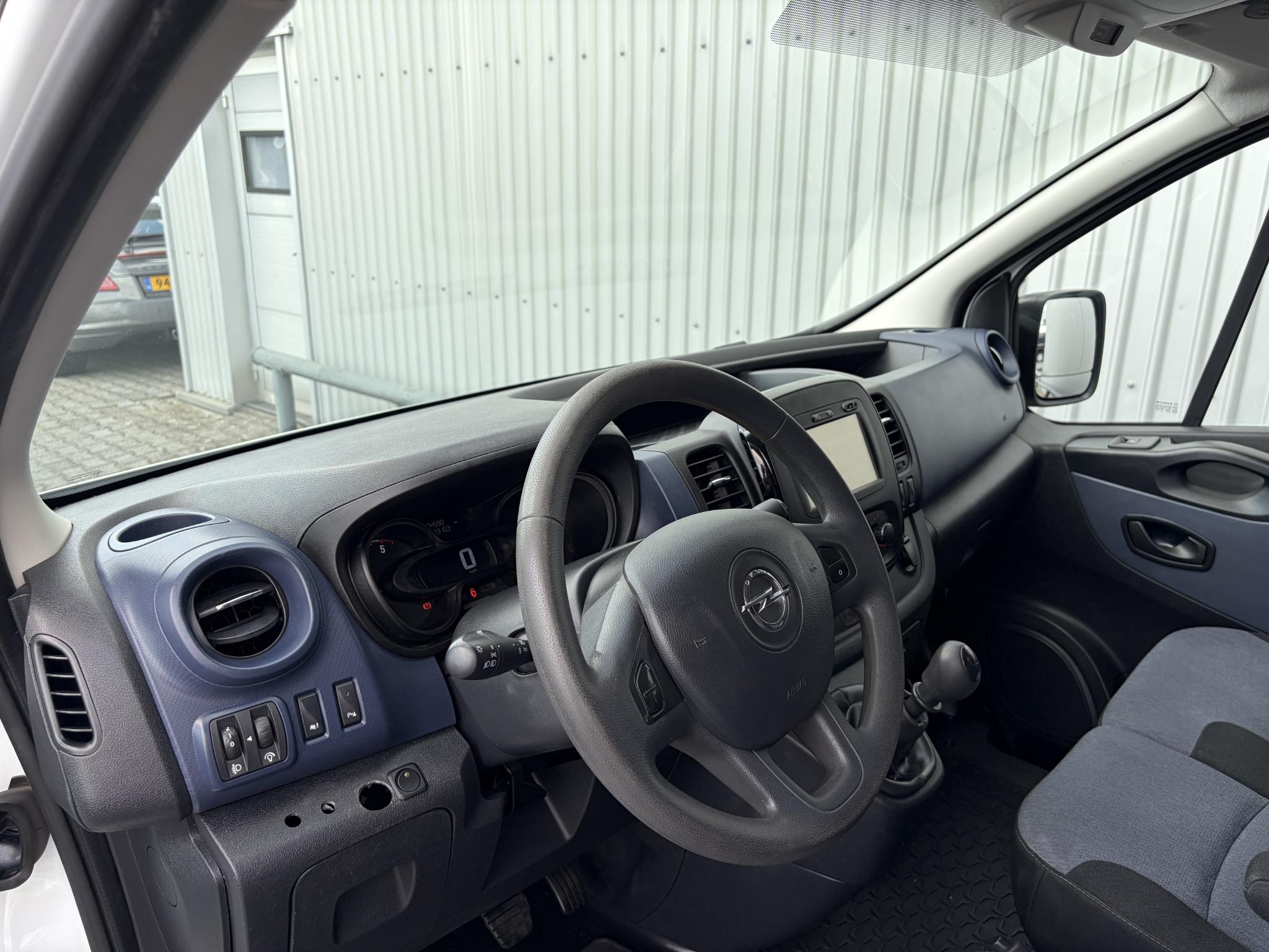 Foto van Opel Vivaro-b