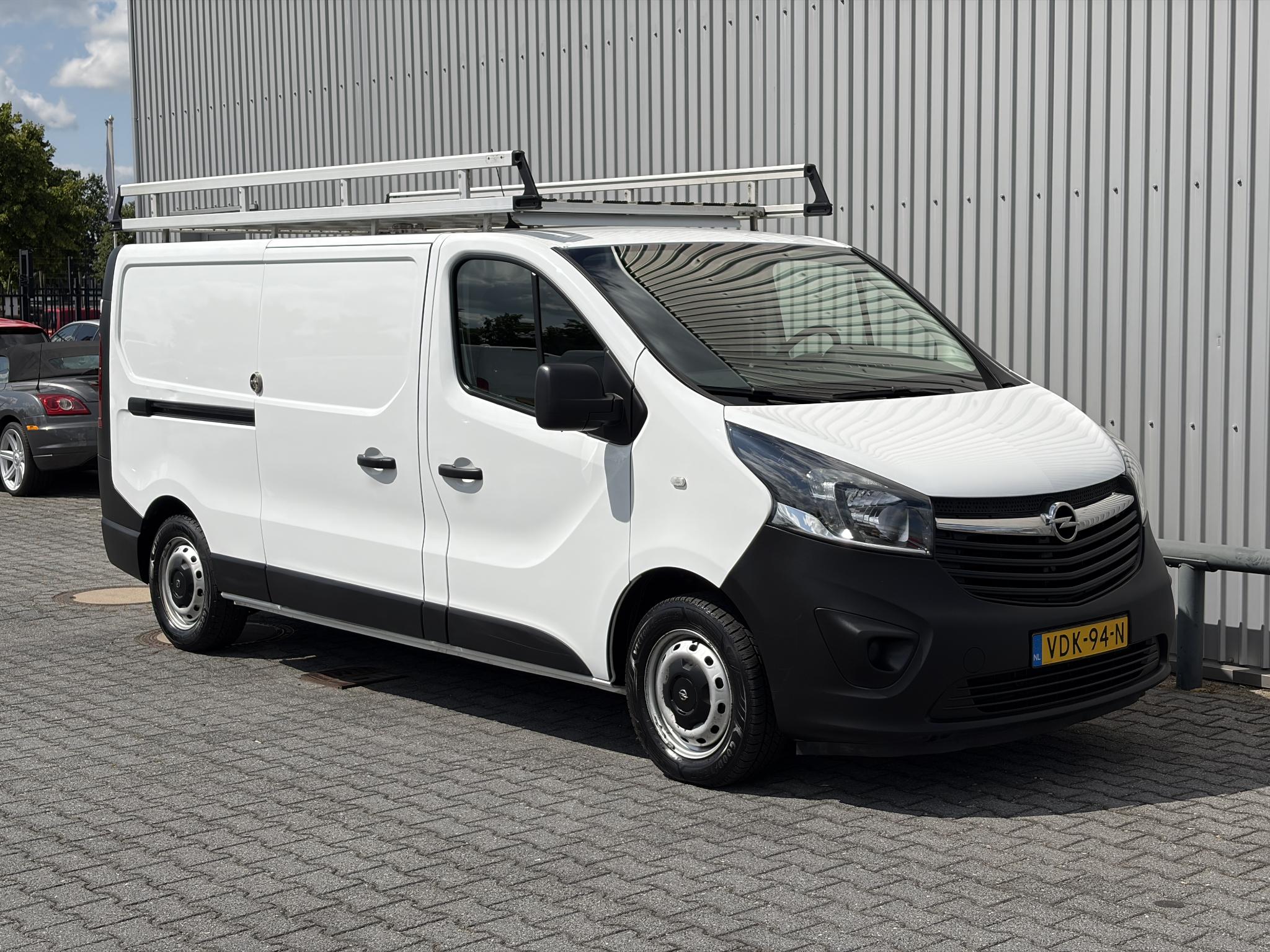 Foto van Opel Vivaro-b