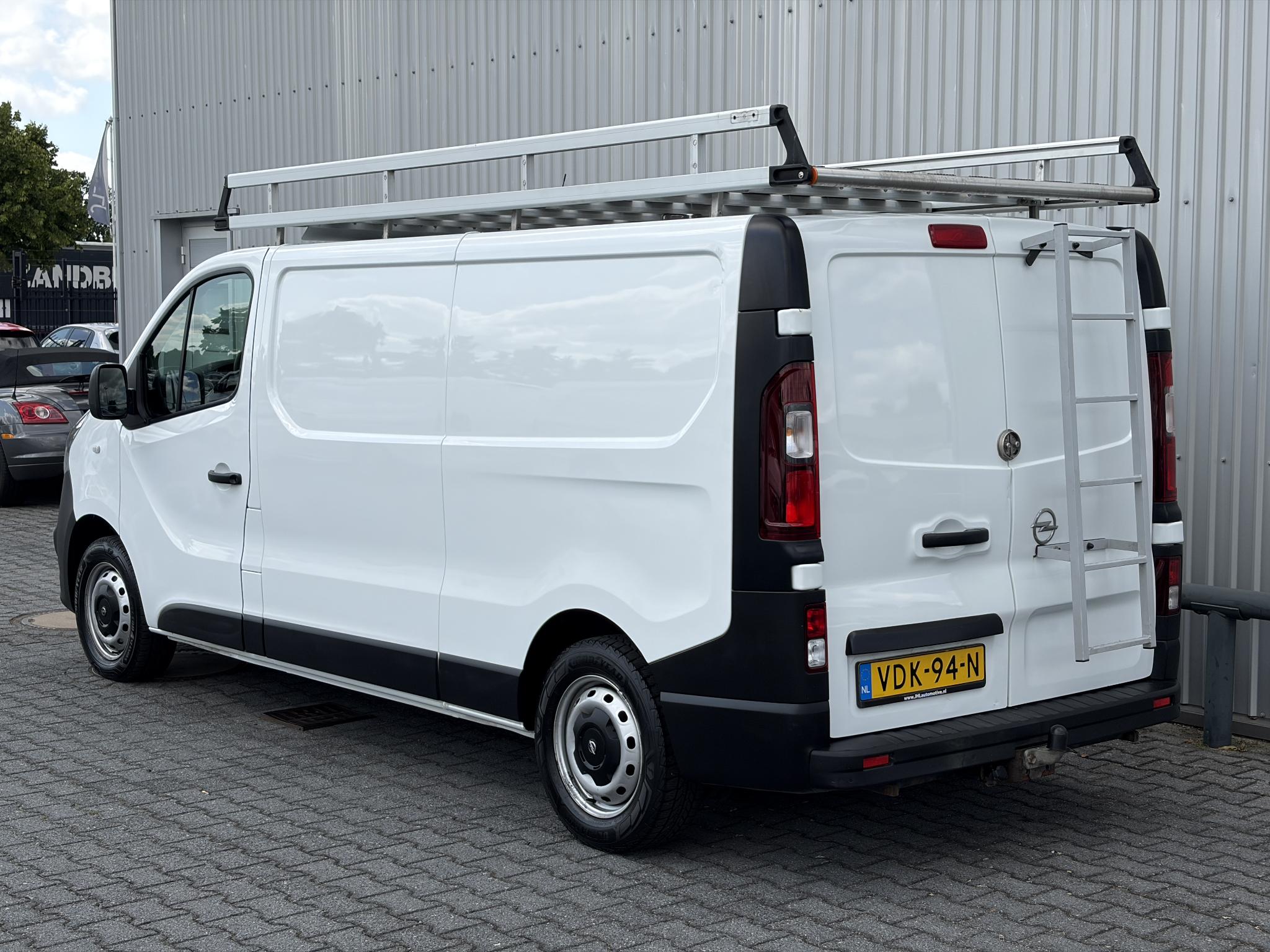 Foto van Opel Vivaro-b