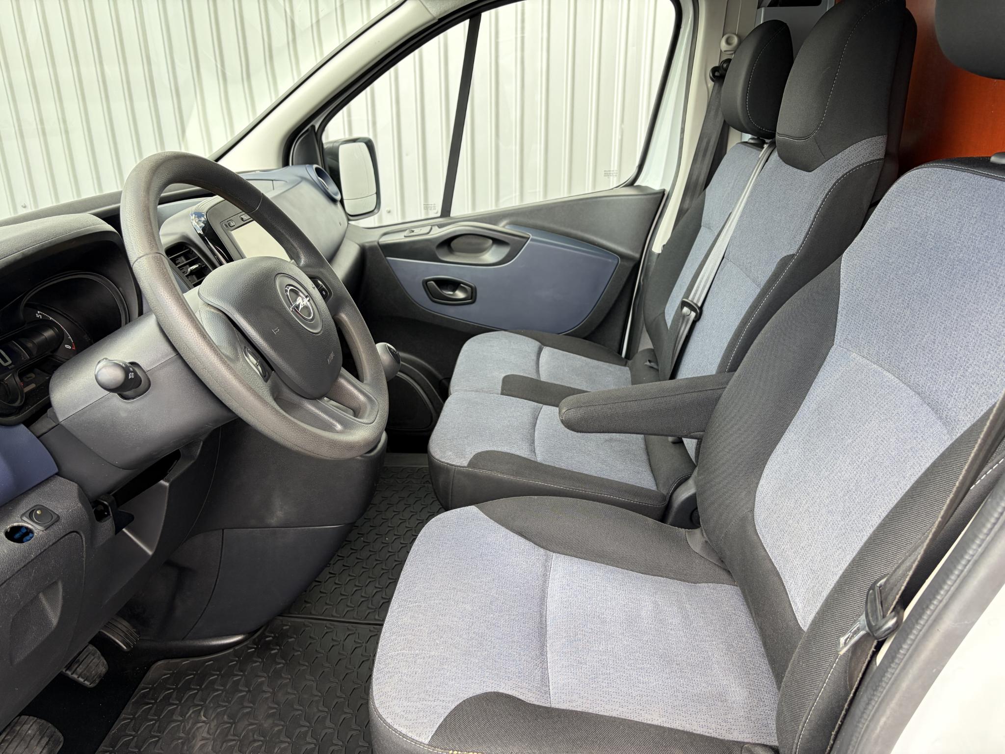 Foto van Opel Vivaro-b