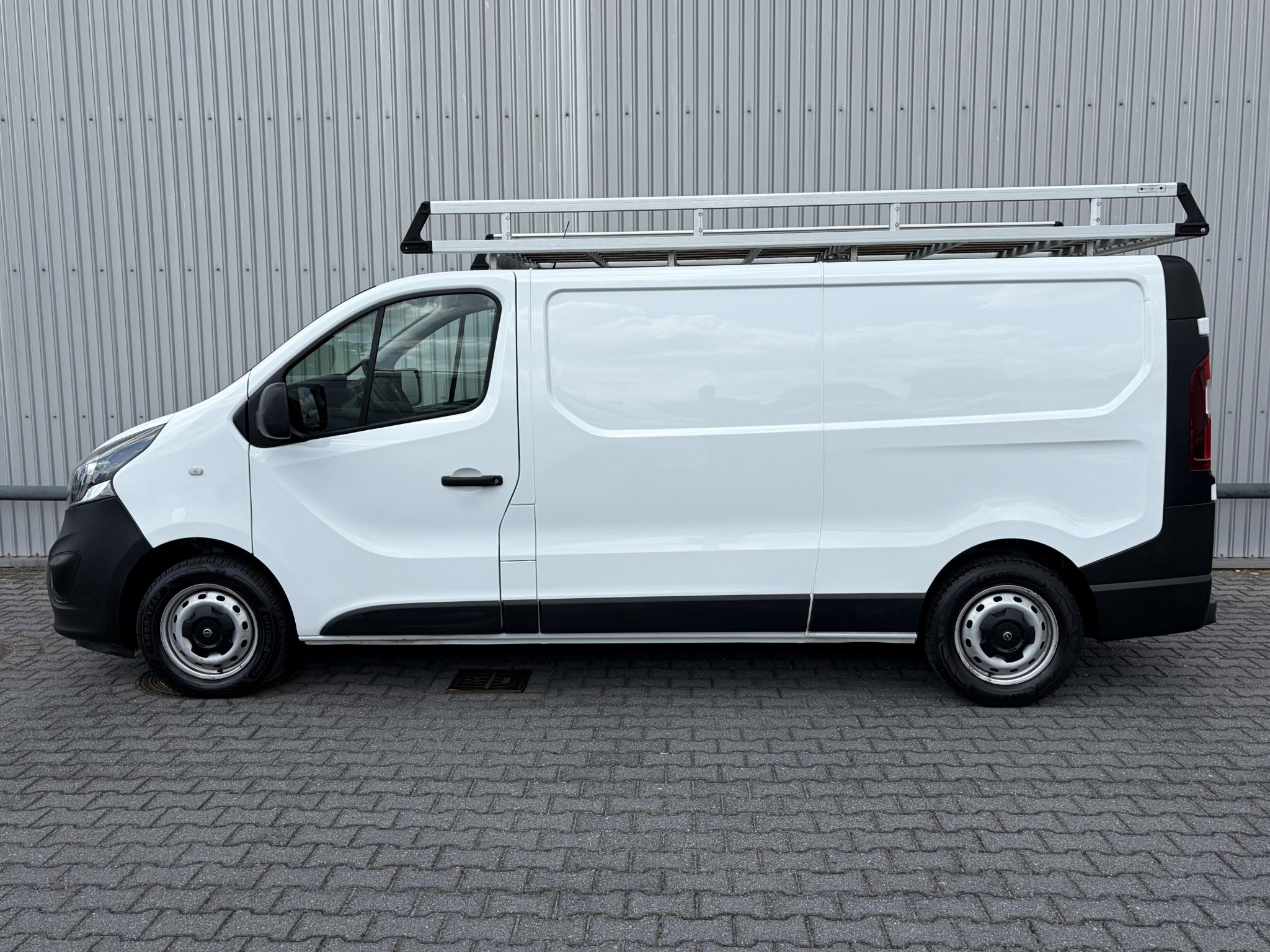 Foto van Opel Vivaro-b