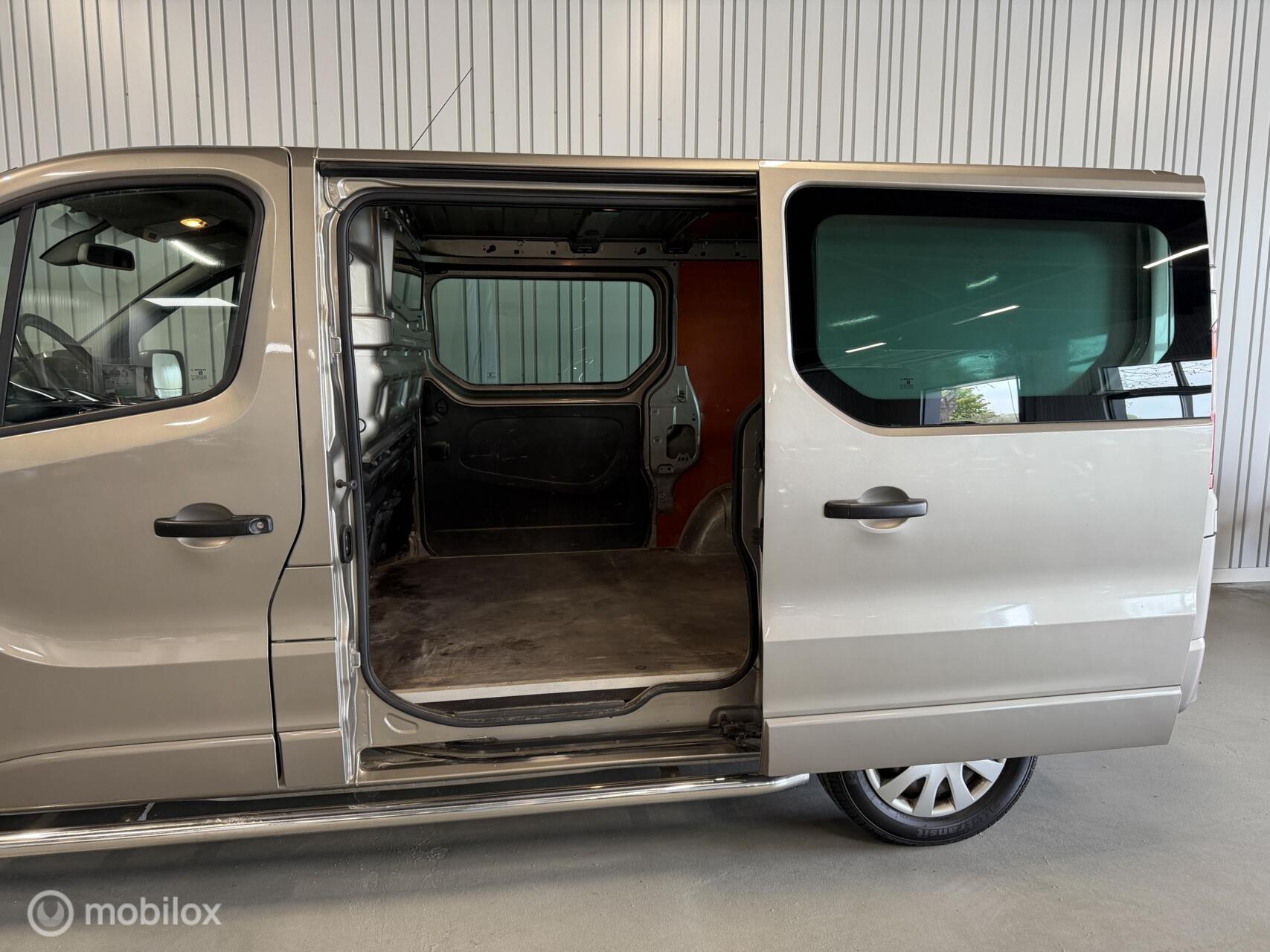 Foto van Opel Vivaro-b