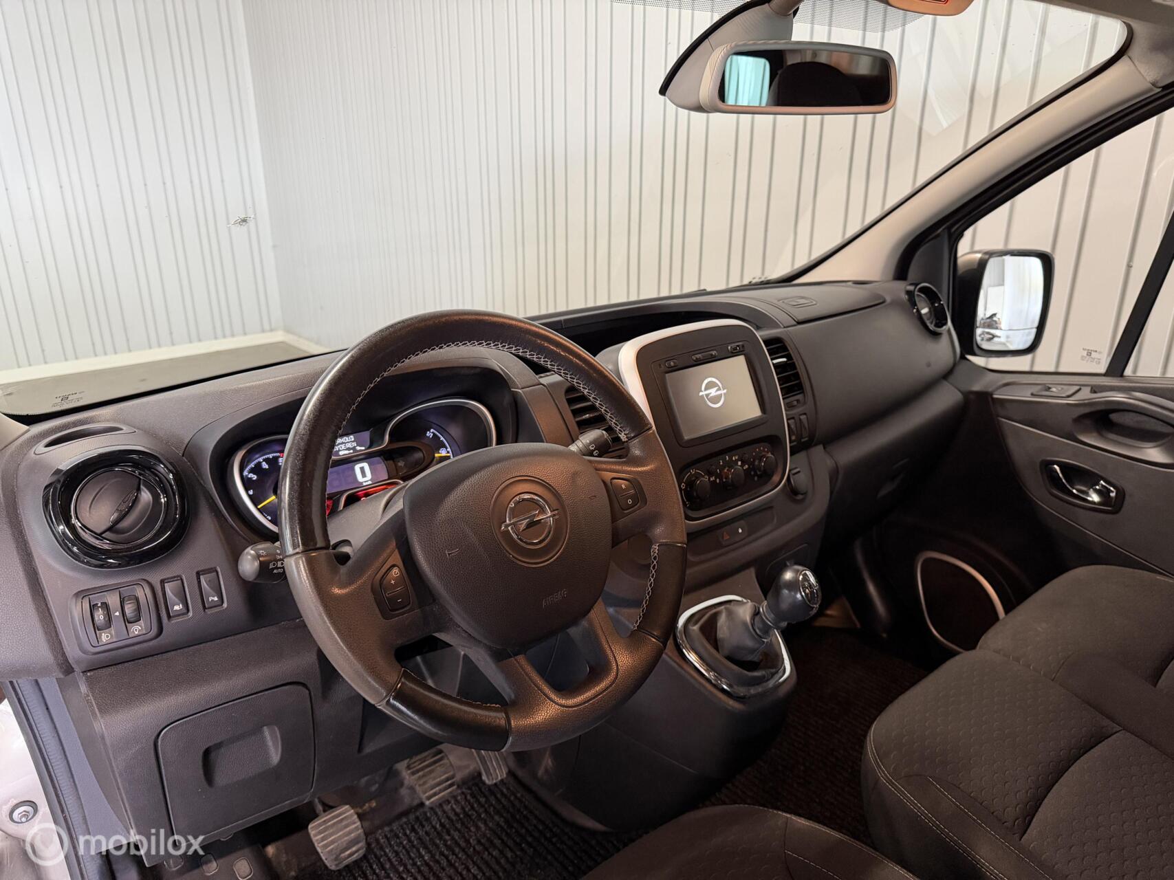 Foto van Opel Vivaro-b