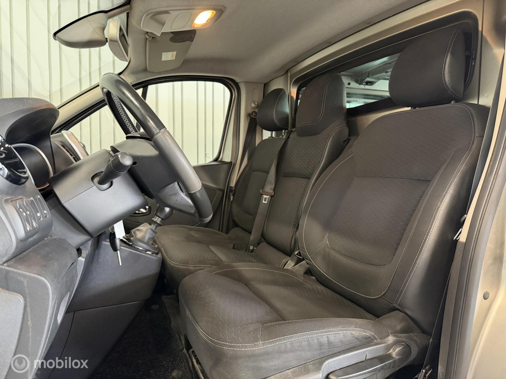 Foto van Opel Vivaro-b