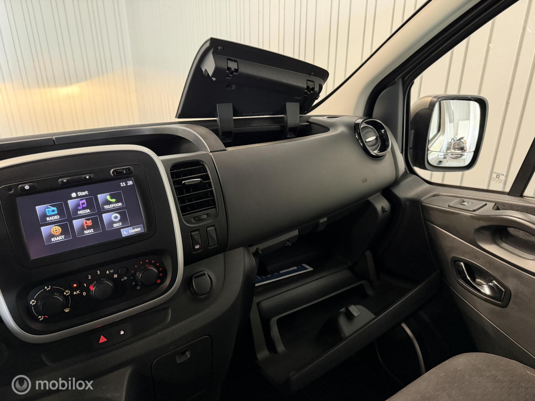Foto van Opel Vivaro-b