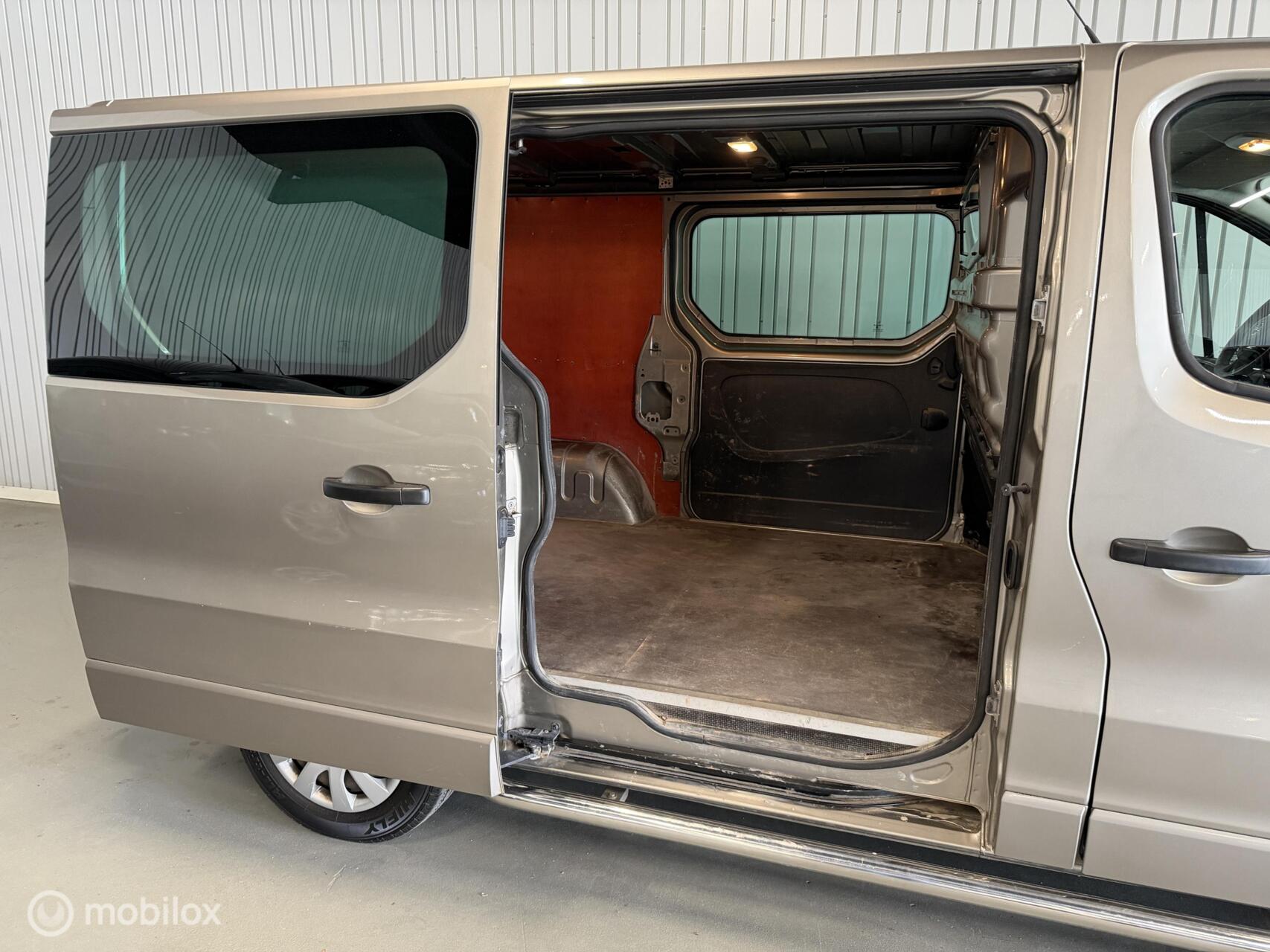 Foto van Opel Vivaro-b