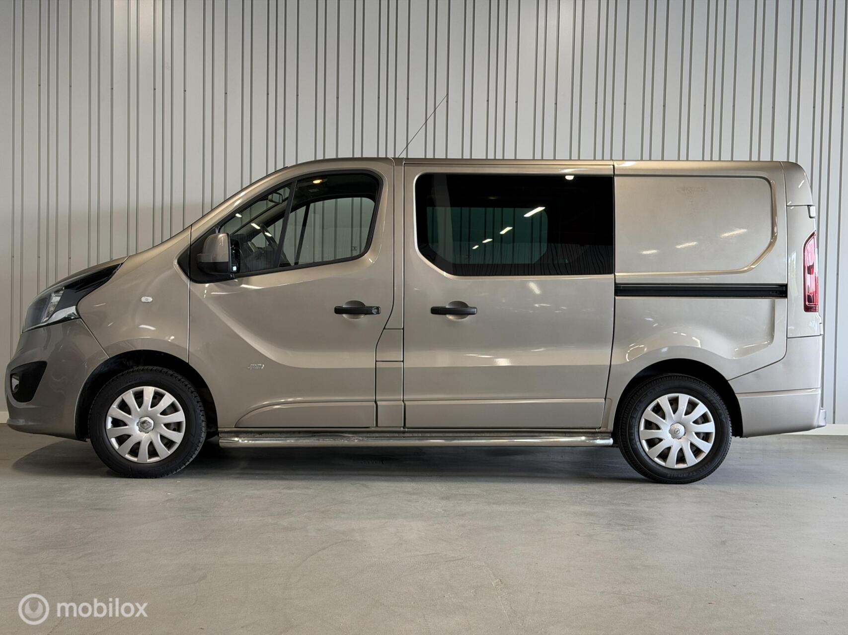Foto van Opel Vivaro-b