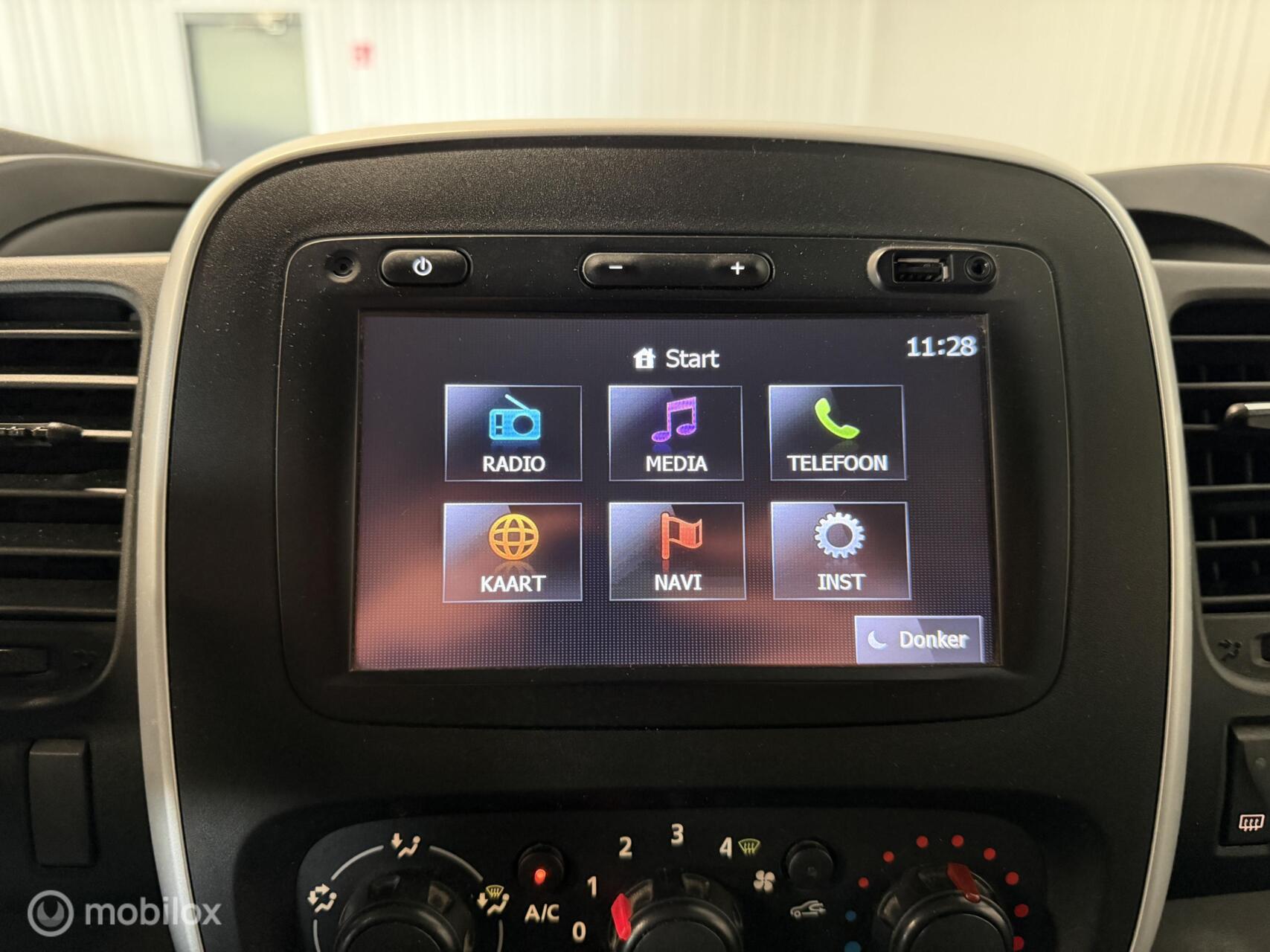 Foto van Opel Vivaro-b