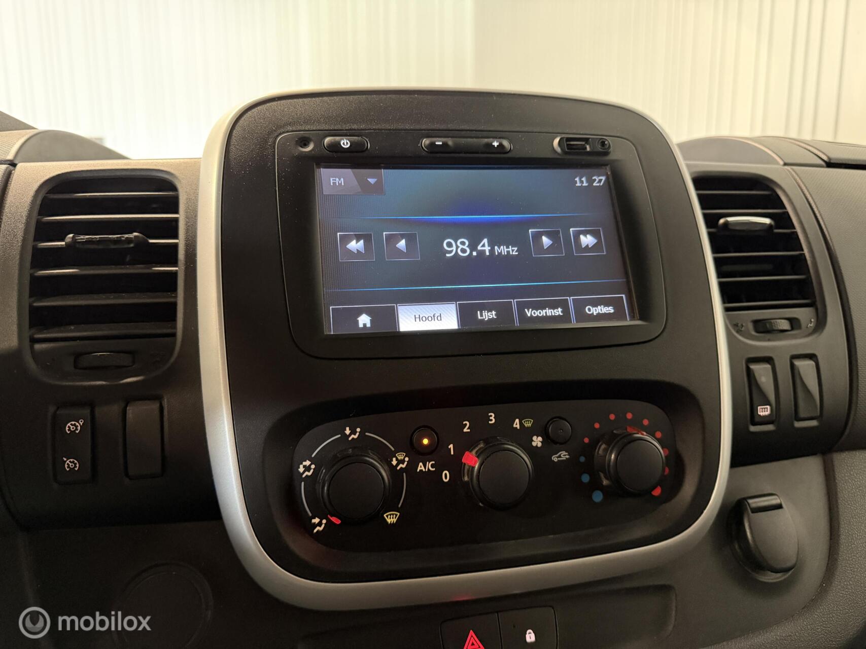 Foto van Opel Vivaro-b