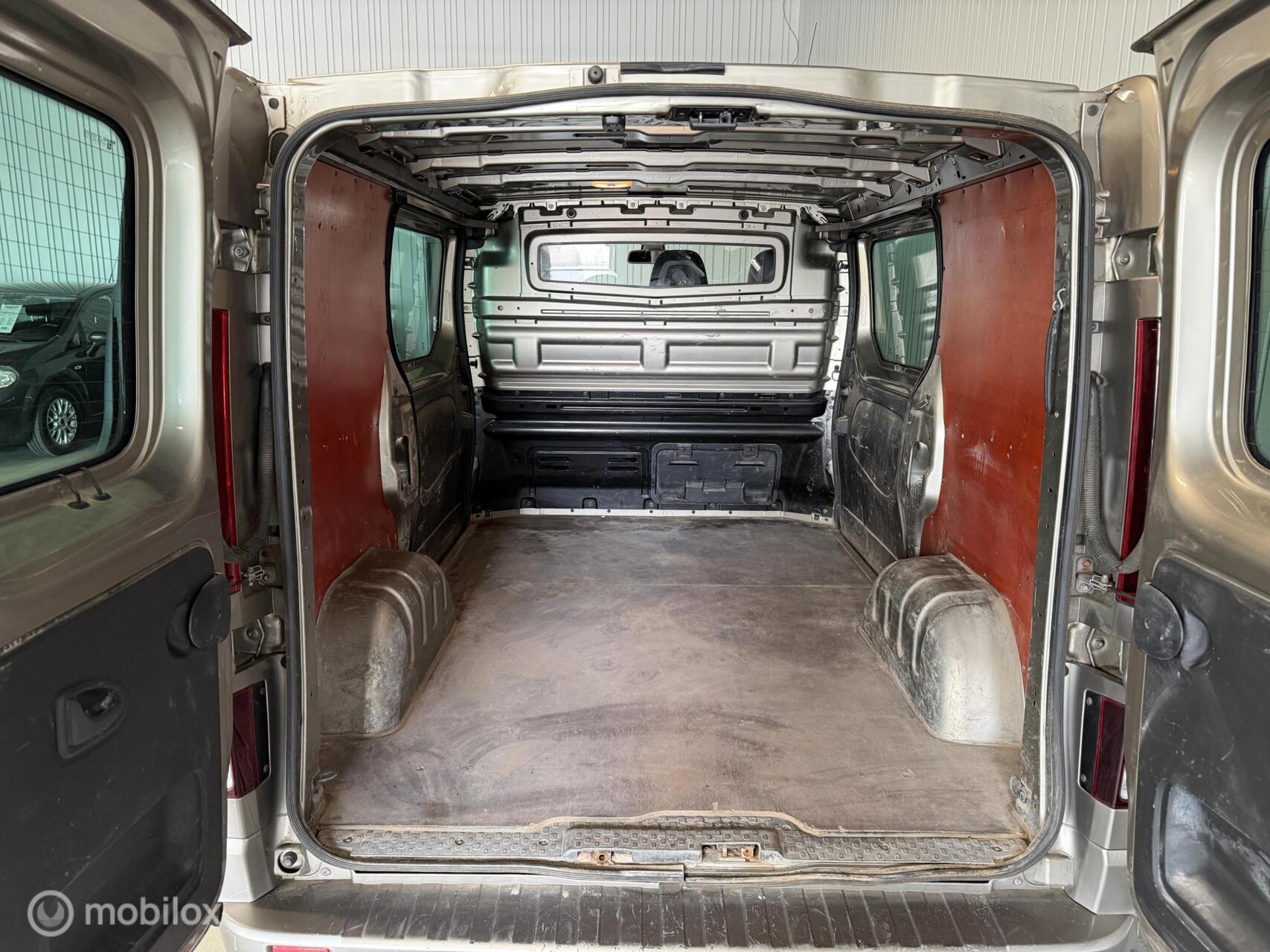 Foto van Opel Vivaro-b