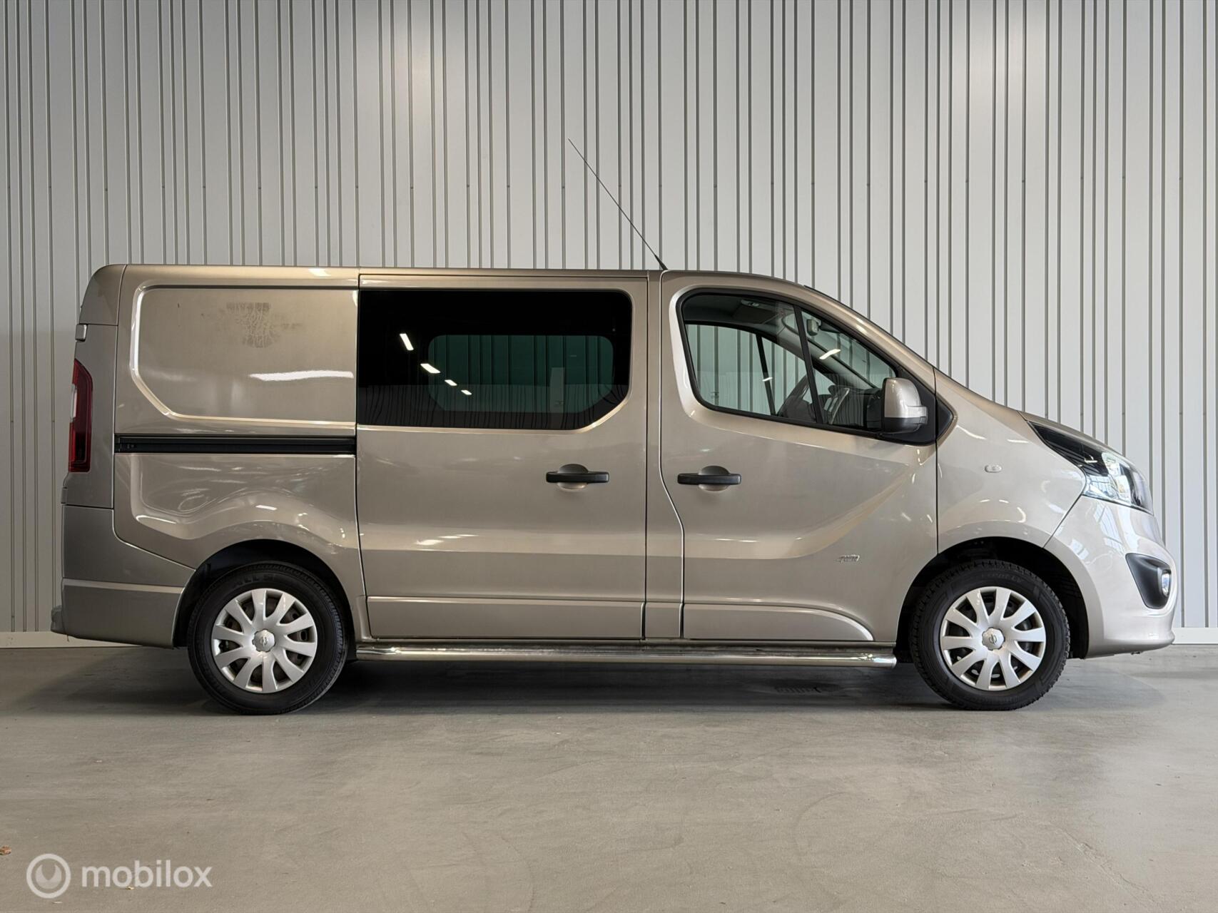 Foto van Opel Vivaro-b