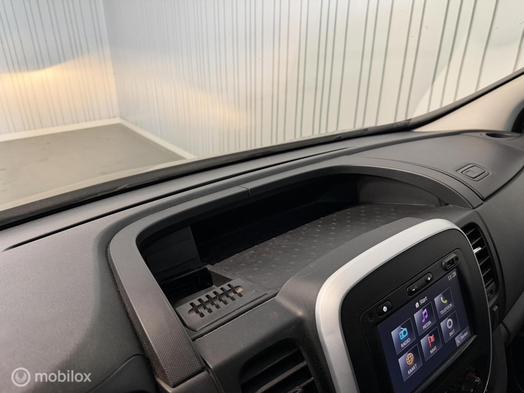 Foto van Opel Vivaro-b