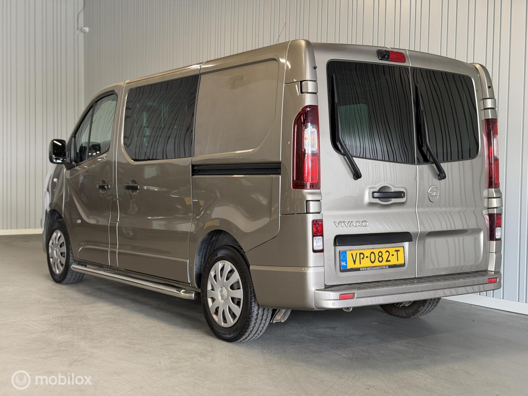 Foto van Opel Vivaro-b