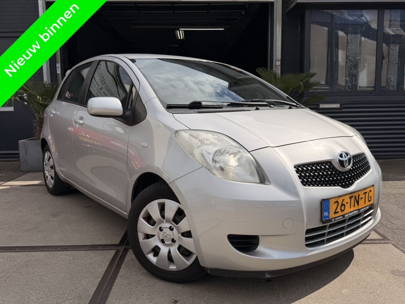 Toyota Toyota Yaris 1.3 VVTi Automaat Airco 5drs! Inruil mogelijk! 2006 - voorkant