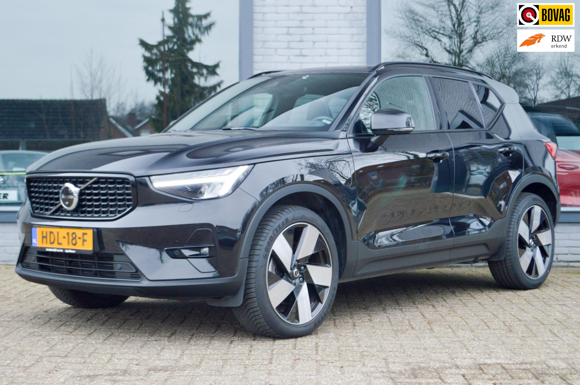 Volvo XC40 1.5 T5 Recharge Plug-in PHEV Facelift Ultimate Dark | Panoramadak | Stoelverwarming 2022 - voorkant