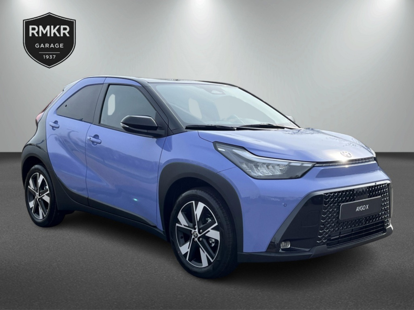 Toyota Toyota Aygo X Hybrid 115 Black Edition | Stoelverwarming | Park. Sensoren | AC 2026 - voorkant