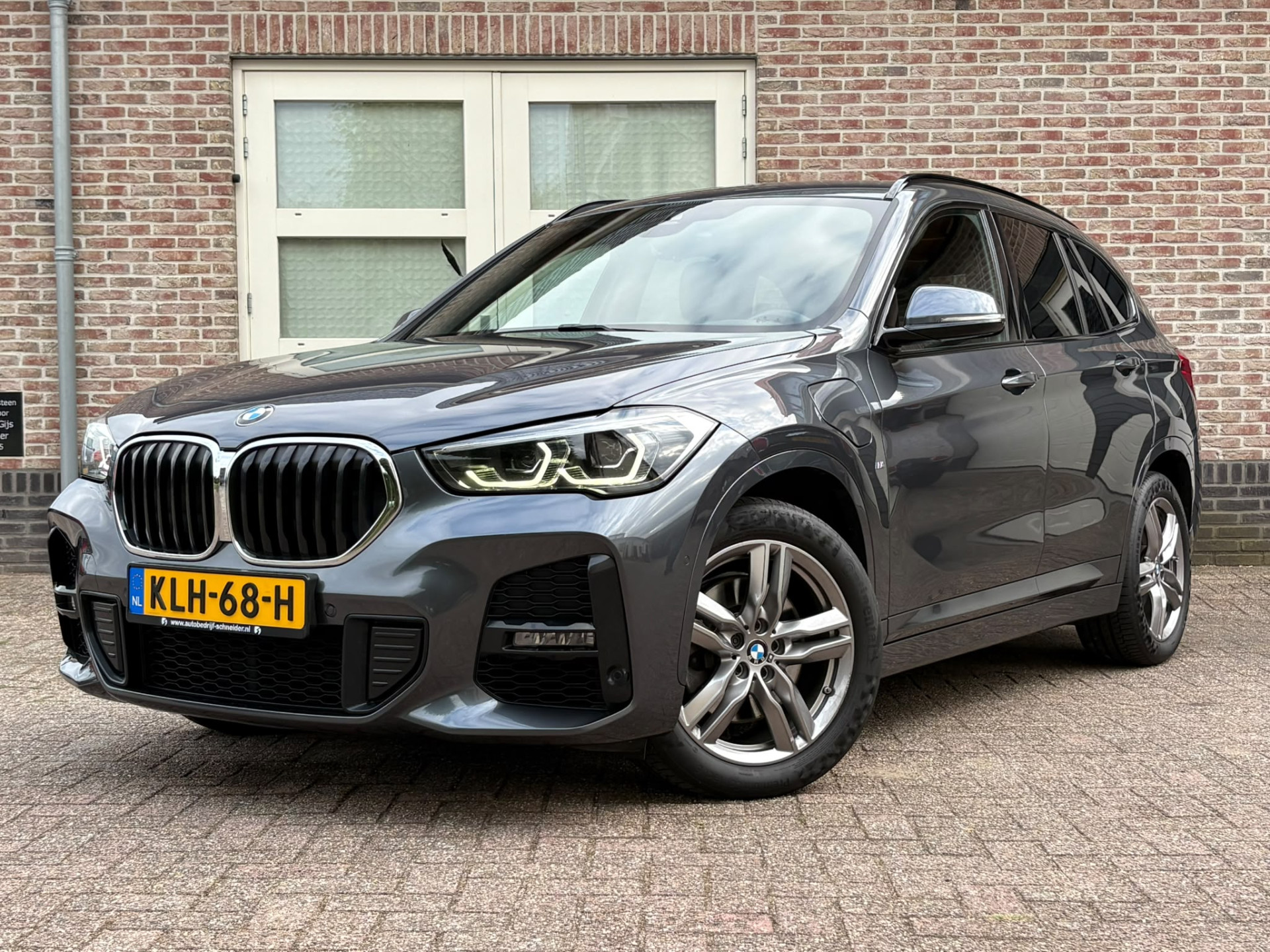 BMW X1 Xdrive25e xDrive25e M-Sport Leder Trekhaak Dealer O.H. 2021 - voorkant